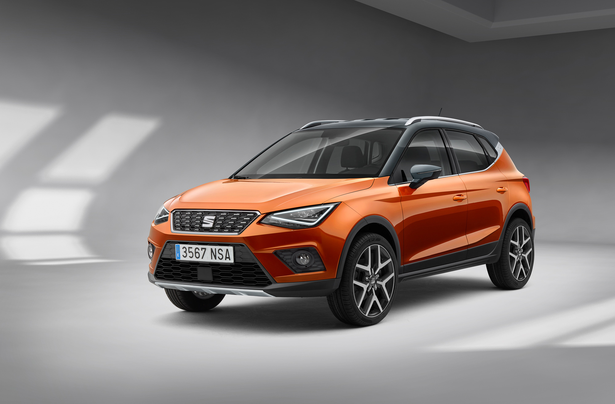 Seat Arona, B-segment SUV, 2017 model, Automotive allure, 2000x1320 HD Desktop