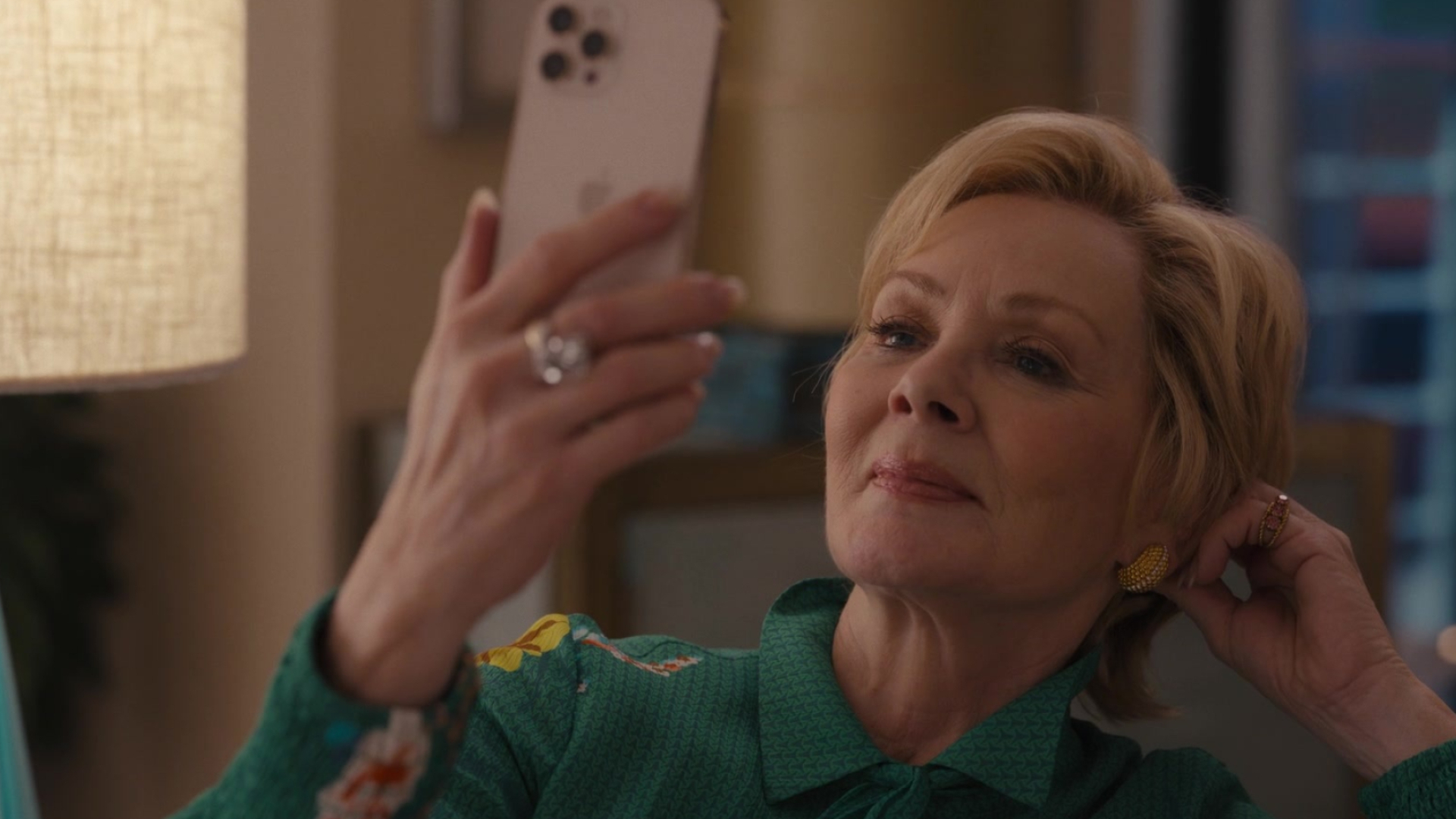 Jean Smart, Apple iPhone smartphone, Hacks s02e04, 1920x1080 Full HD Desktop