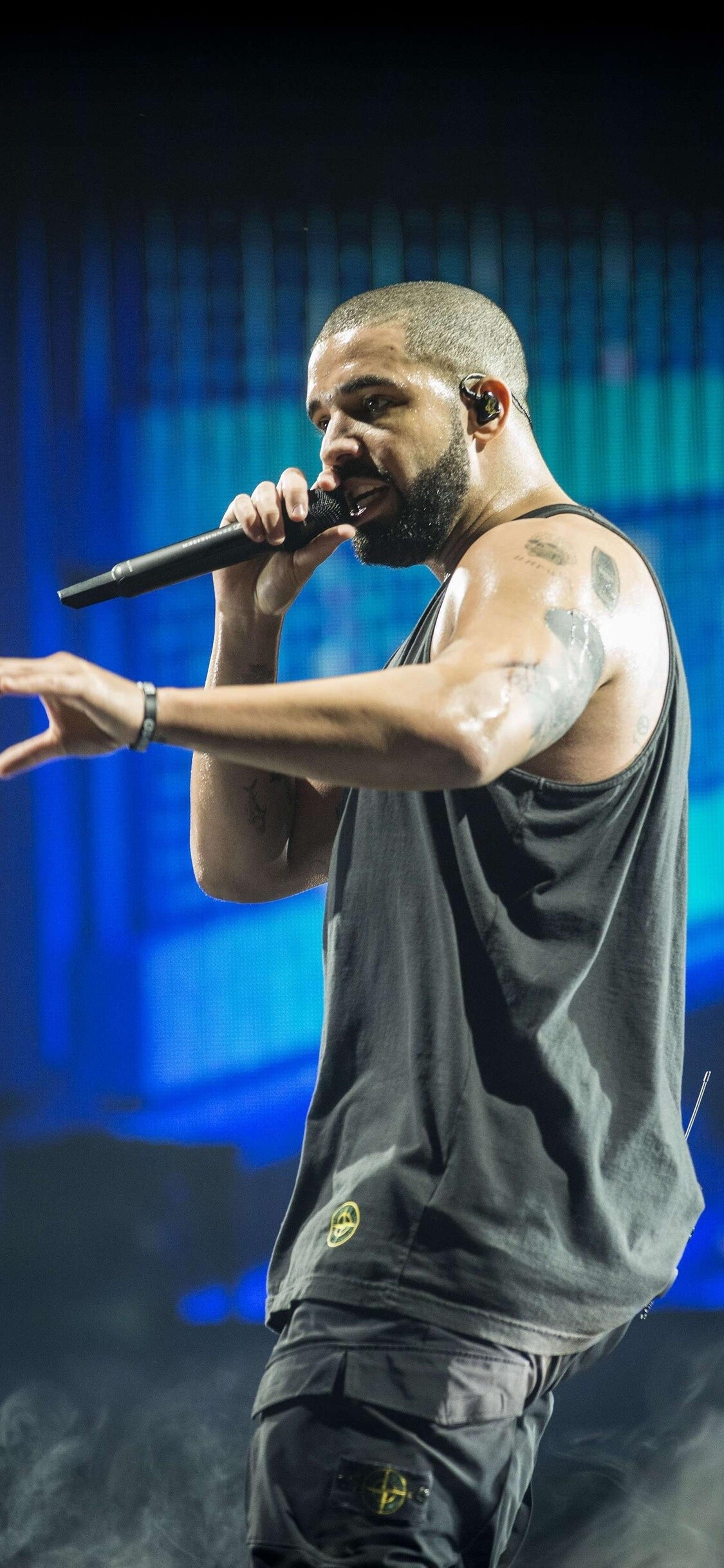 Drake, Celebs, Live performances, Captivating visuals, 1130x2440 HD Phone
