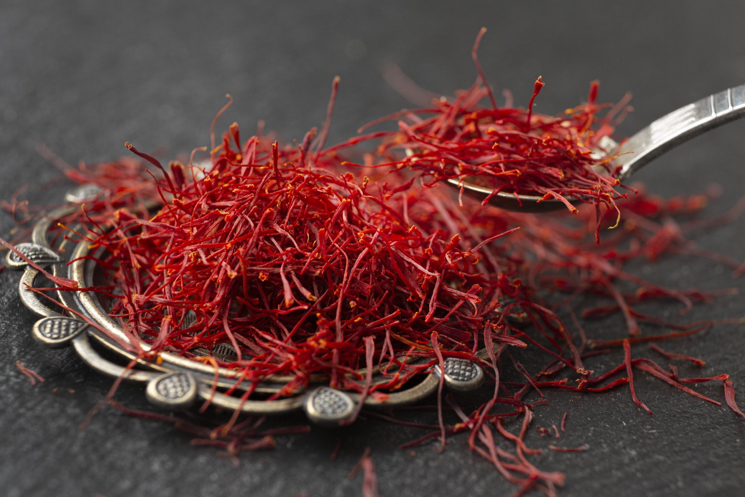 Saffron, Afghanistans saffron growers, 2560x1710 HD Desktop