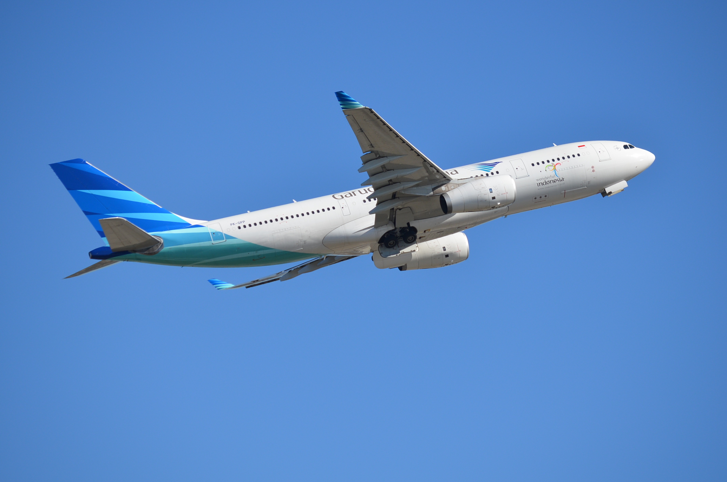 Garuda Indonesia, PK-GPP Airbus A330-243, Over Sydney Airport, Plane spotting, 2470x1640 HD Desktop
