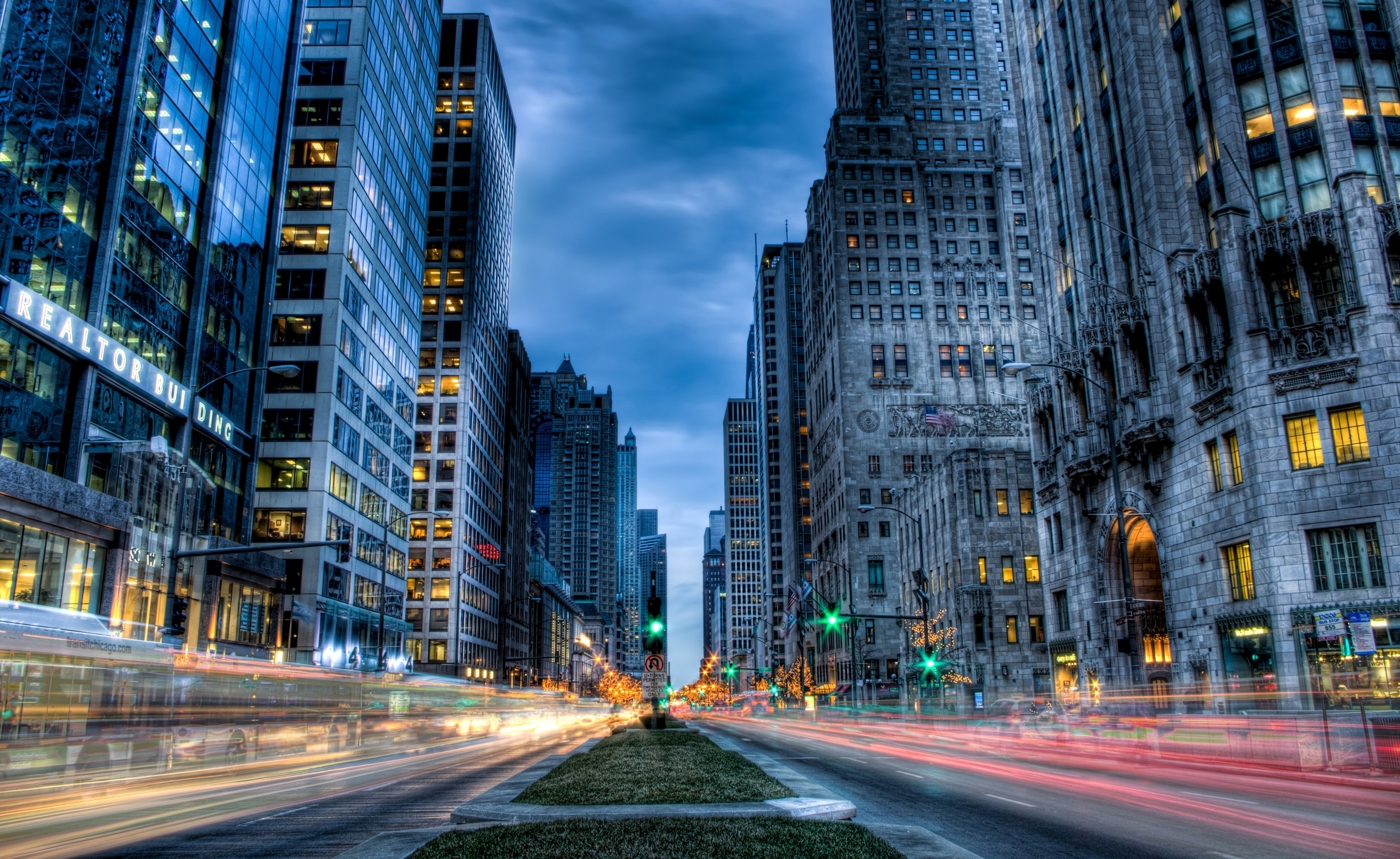 Chicago computer desktop wallpapers, Urban street view, Skyscrapers, City aesthetics, 3200x1970 HD Desktop