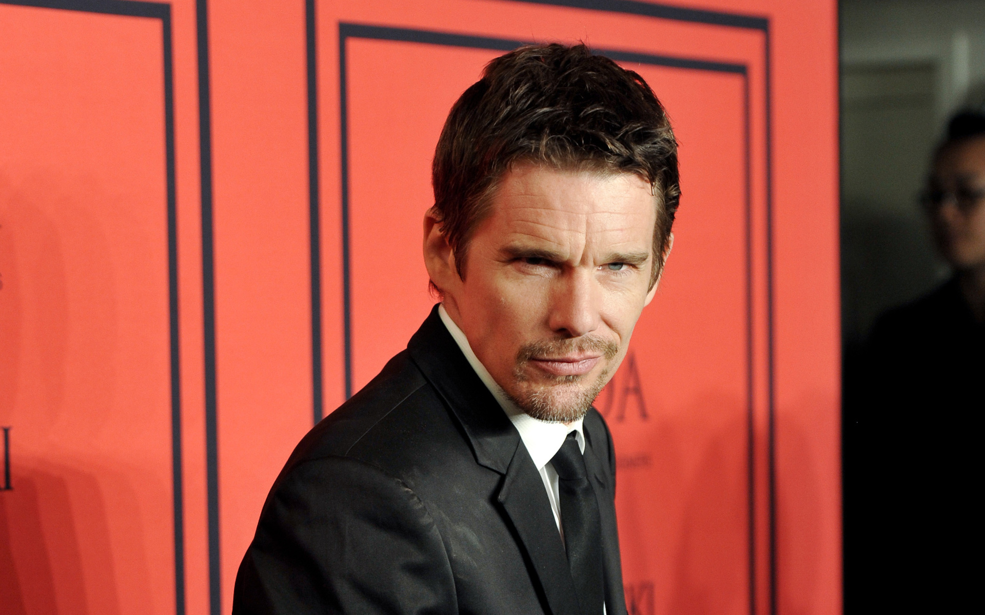 Captivating performer, Ethan Hawke portrait, Actor's charm, Hollywood icon, 1920x1200 HD Desktop