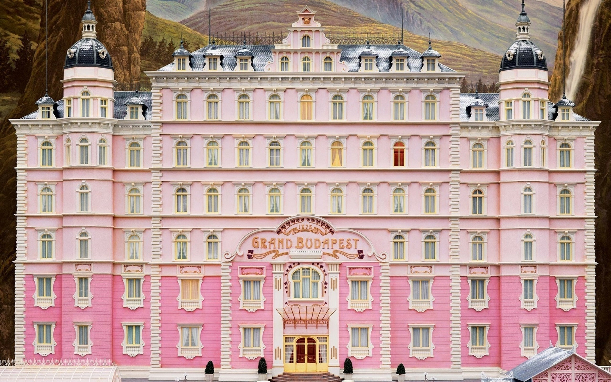 Hotel building, The Grand Budapest Hotel Wallpaper, 2560x1600 HD Desktop