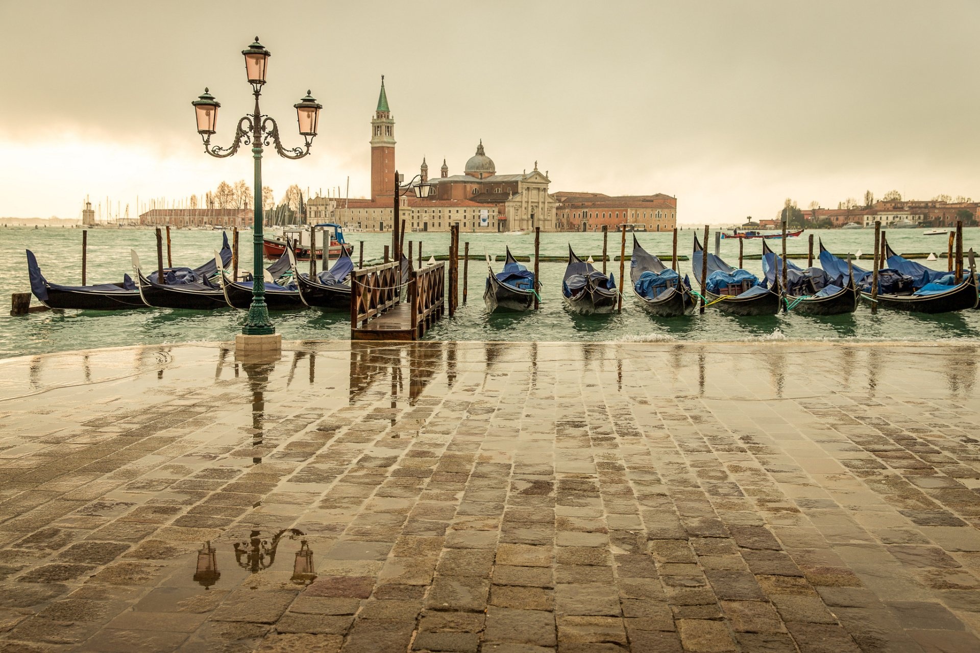 Gondolas in Venice Italy, Desktop wallpapers, HD background, Stunning images, 1920x1280 HD Desktop