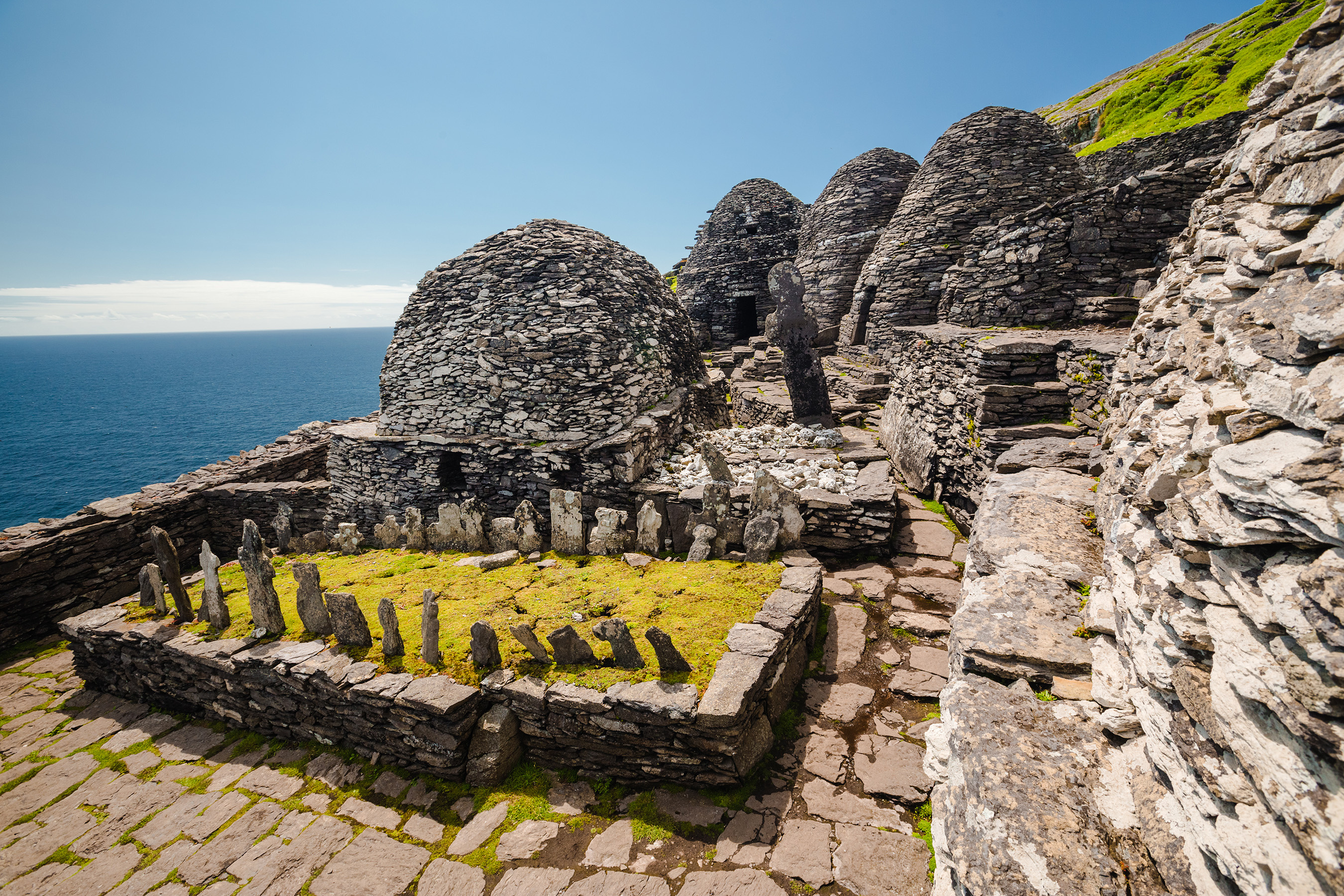 Skellig Michael's authenticity, Star Wars filming location, J.J. Abrams' vision, The Force Awakens, 2700x1800 HD Desktop