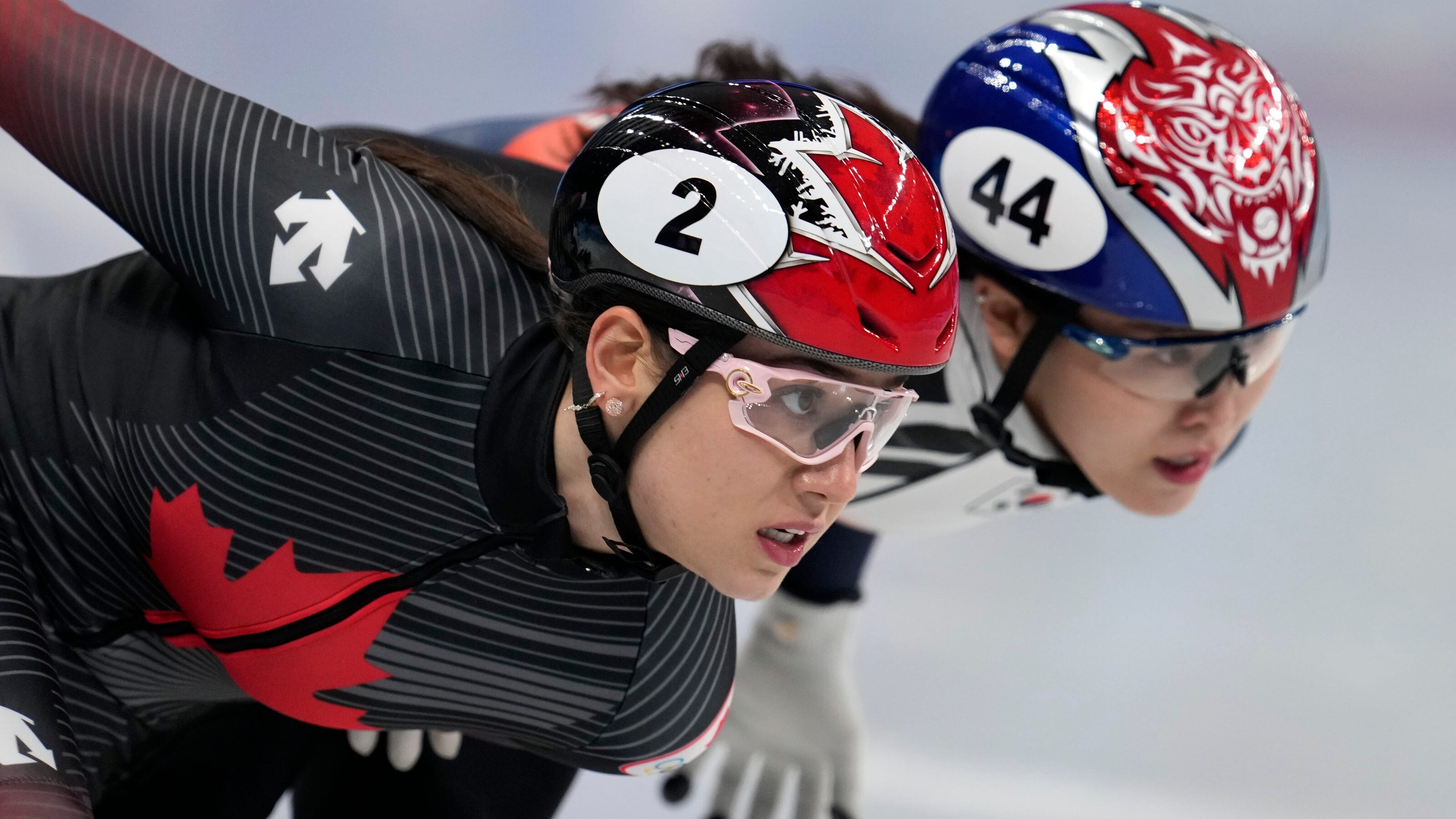 Courtney Sarault, Skating prodigy, Lightning-fast laps, Fearless performances, 3200x1810 HD Desktop