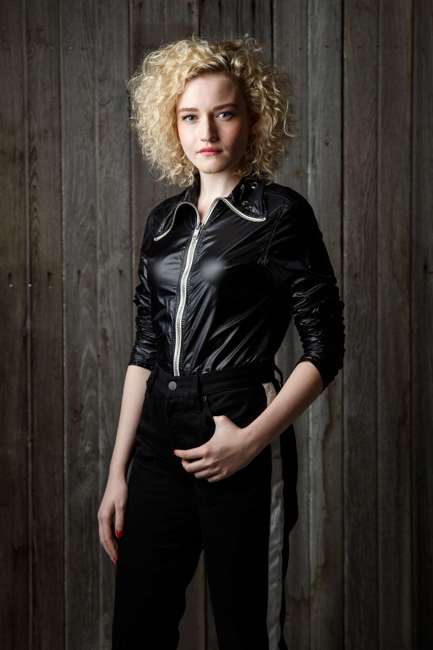 Julia Garner, Rising star, Movies, Actress, 1470x2210 HD Phone