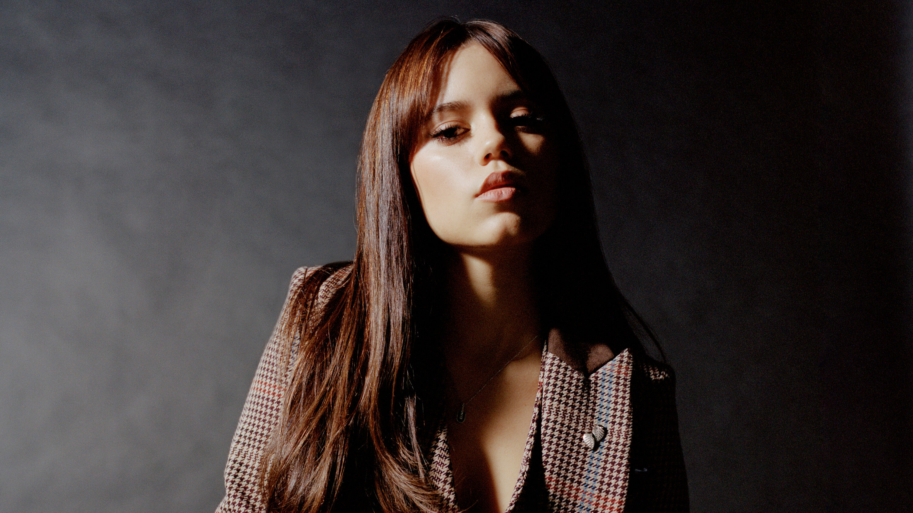 Jenna Ortega, houndstooth blazer, brunette curtain bangs, HD Desktop wallpaper