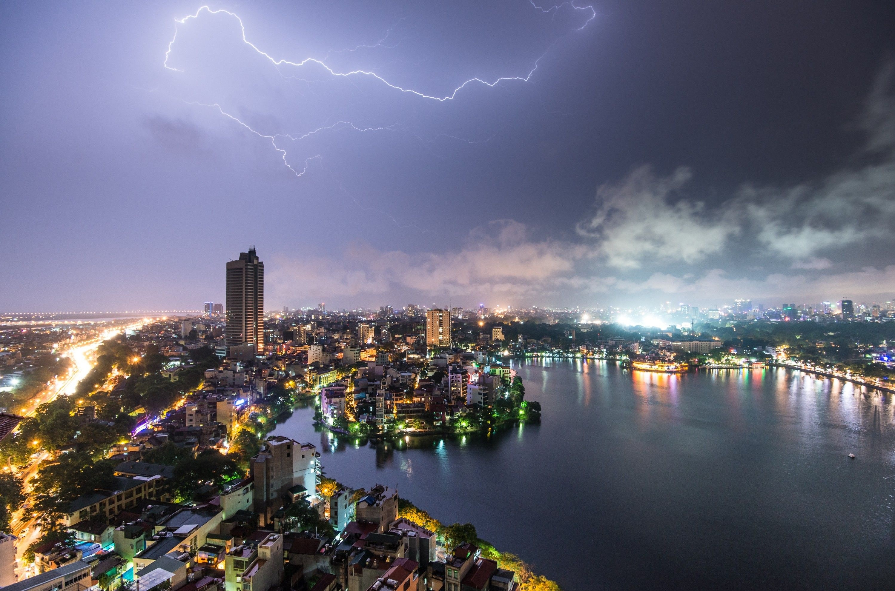 Hanoi, Vibrant street life, Vietnamese culture, Iconic landmarks, 3000x1980 HD Desktop