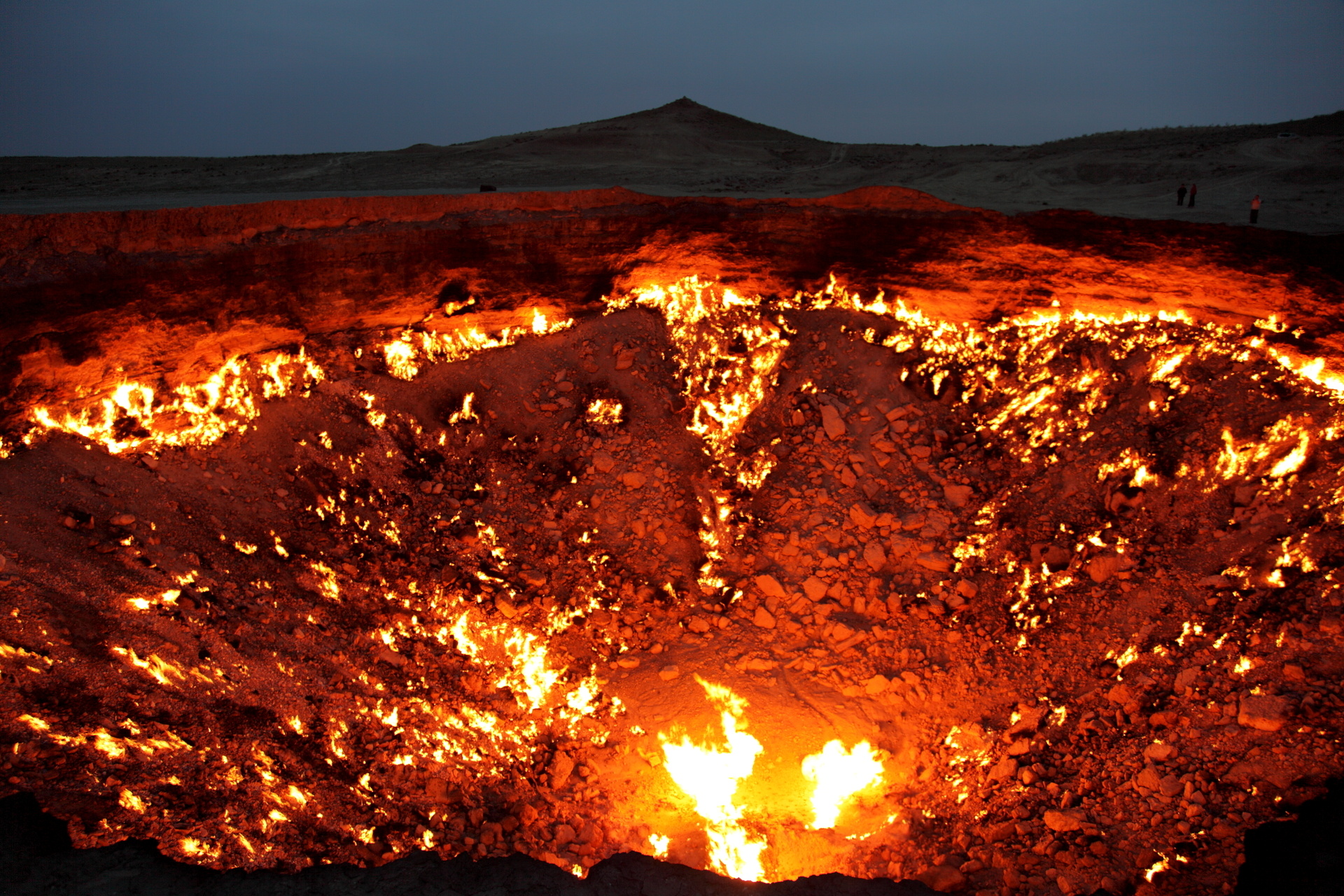 Darvaza gas crater, Turkmenistan's fiery wonder, Mesmerizing Darvaza views, Exploring the Door to Hell, 1920x1280 HD Desktop