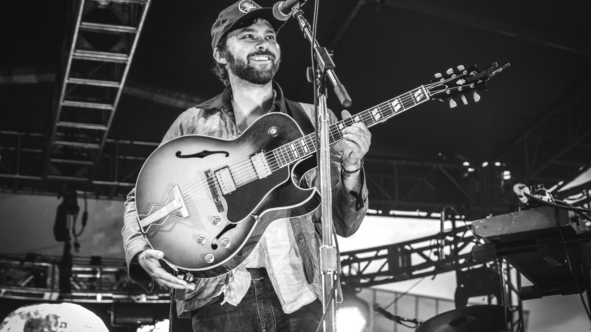 Shakey Graves, Intimate performance, Captivating studio session, Raw talent, 2000x1130 HD Desktop