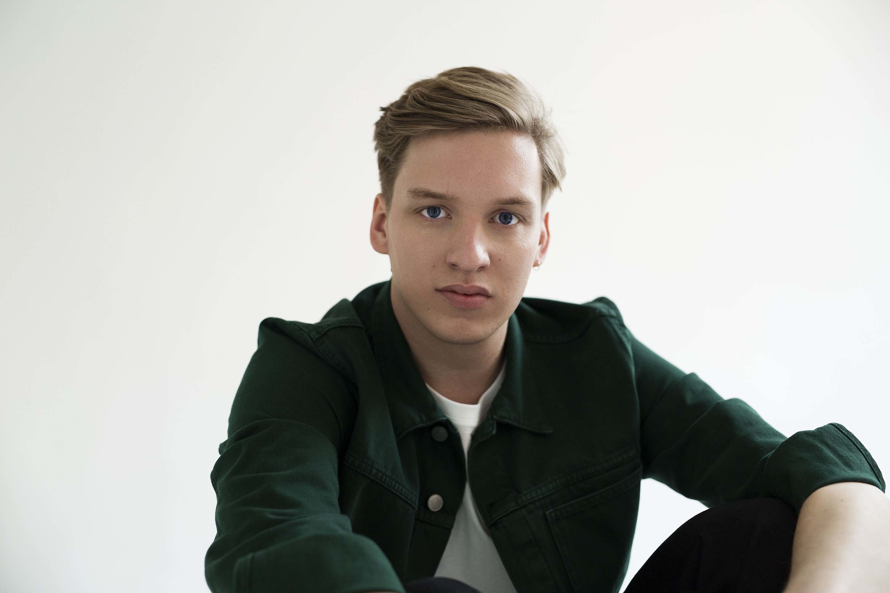 George Ezra announces new album 'Staying At Tamara's' with single 'Paradise' \u0026 UK tour dates | News | DIY Magazine 3000x2000