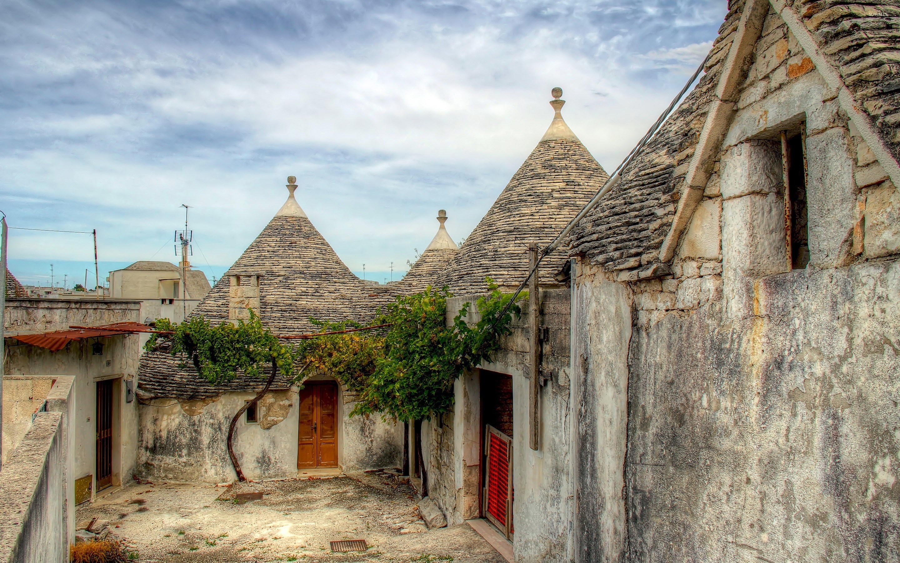 Capture Alberobello's beauty, Unique architectural marvels, 2880x1800 HD Desktop