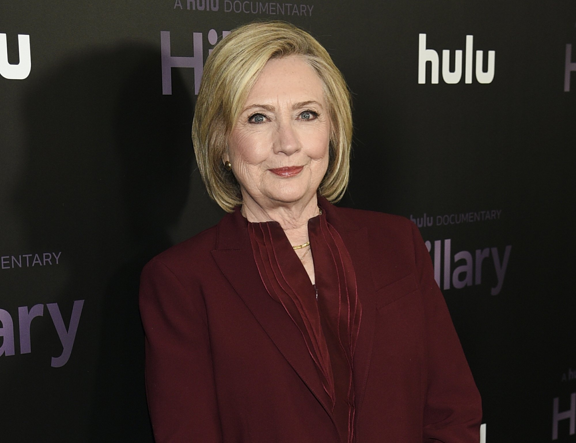 Hillary Clinton, Louise Penny, co-writing, mystery novel, 2000x1540 HD Desktop