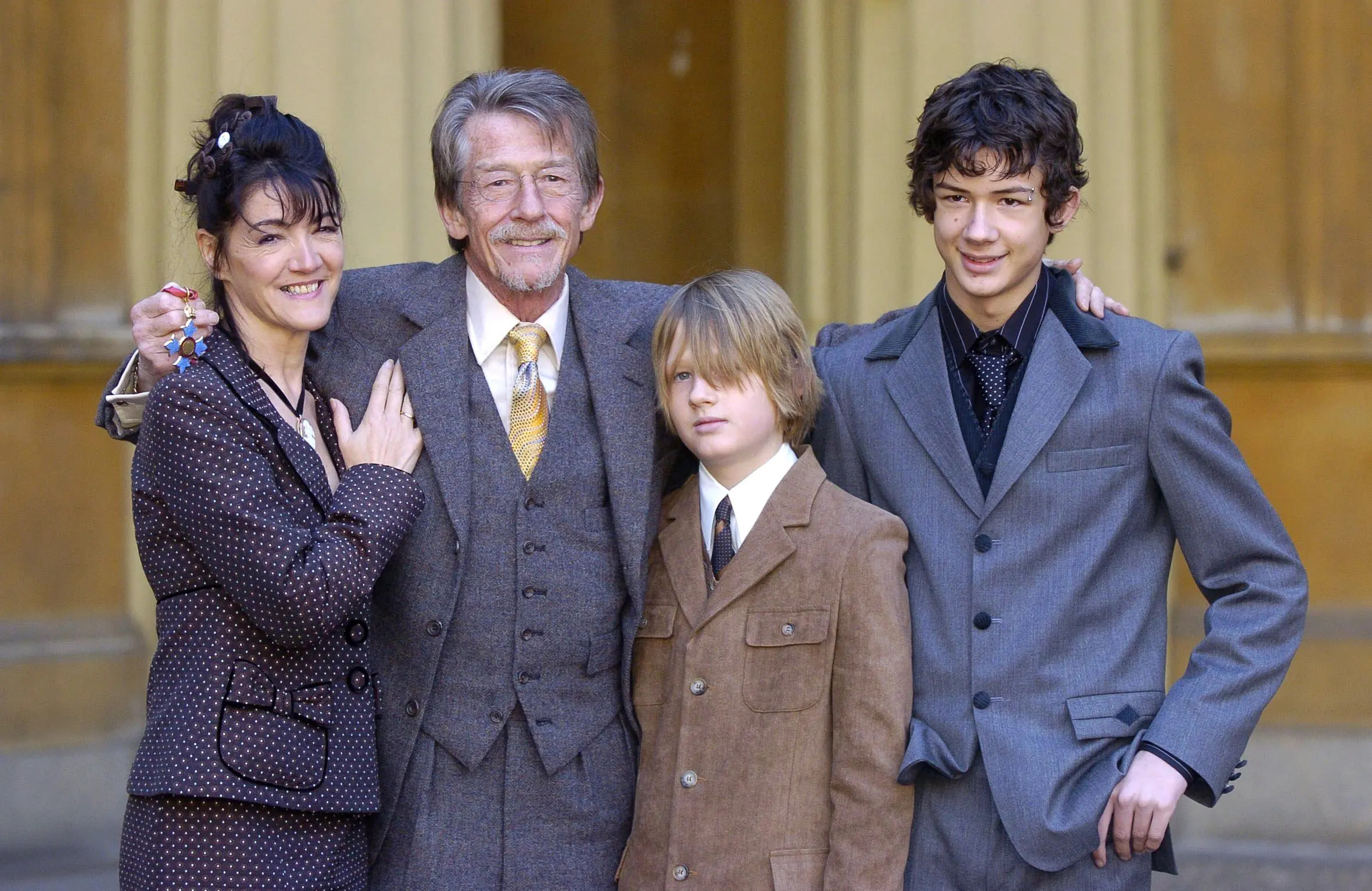 John Hurt, Pancreatic cancer battle, Farewell, Celebrating a remarkable career, 2370x1540 HD Desktop