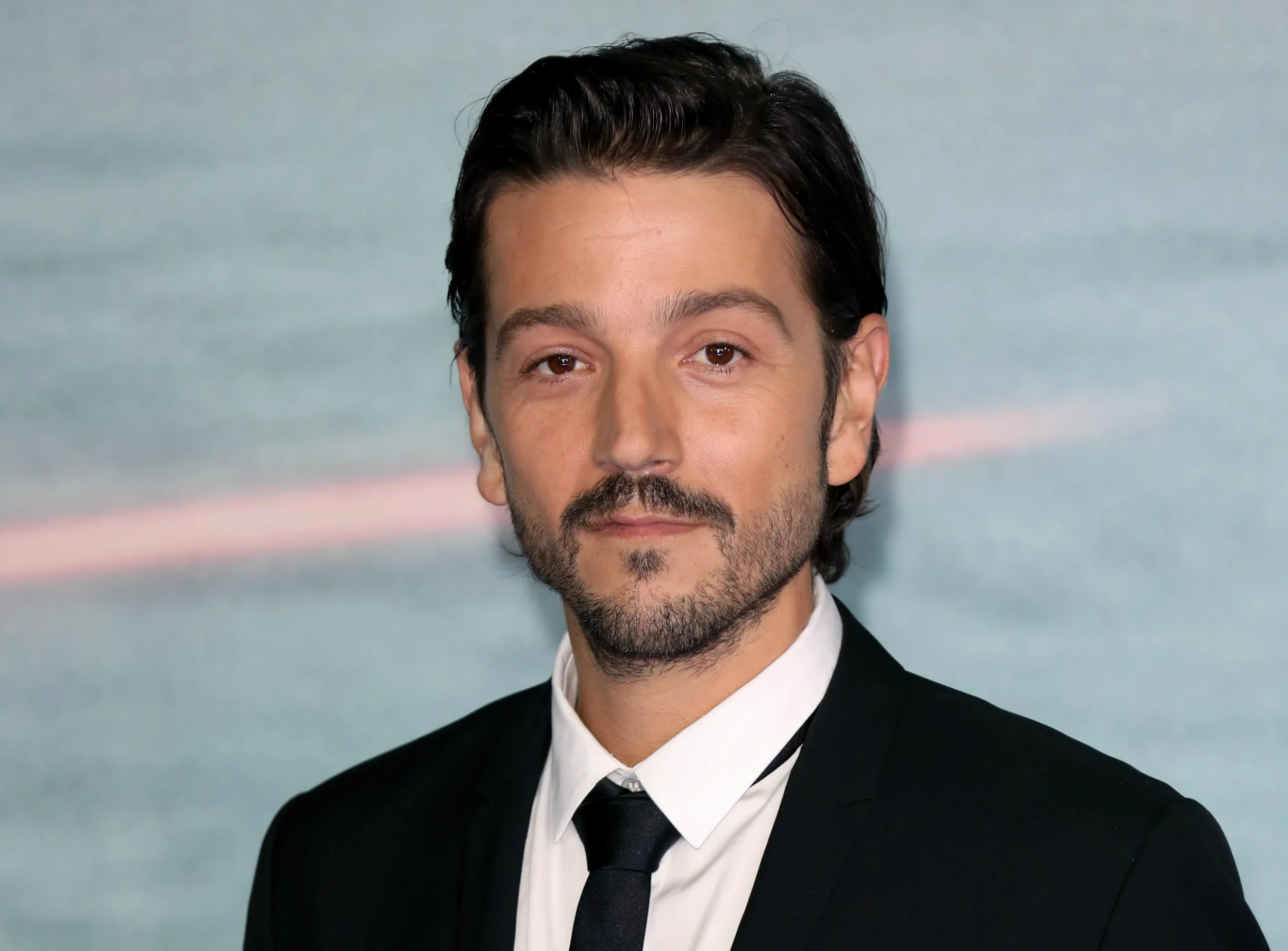 Diego Luna, Movie star, Acting prowess, Celebrity icon, 2500x1850 HD Desktop