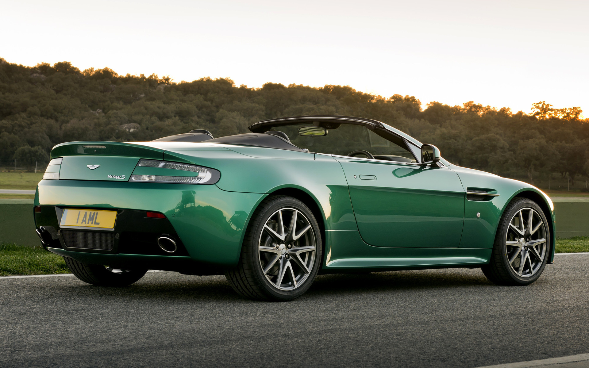 Aston Vantage Roadster, Sporty luxury, British engineering, Aston Martin excellence, 1920x1200 HD Desktop