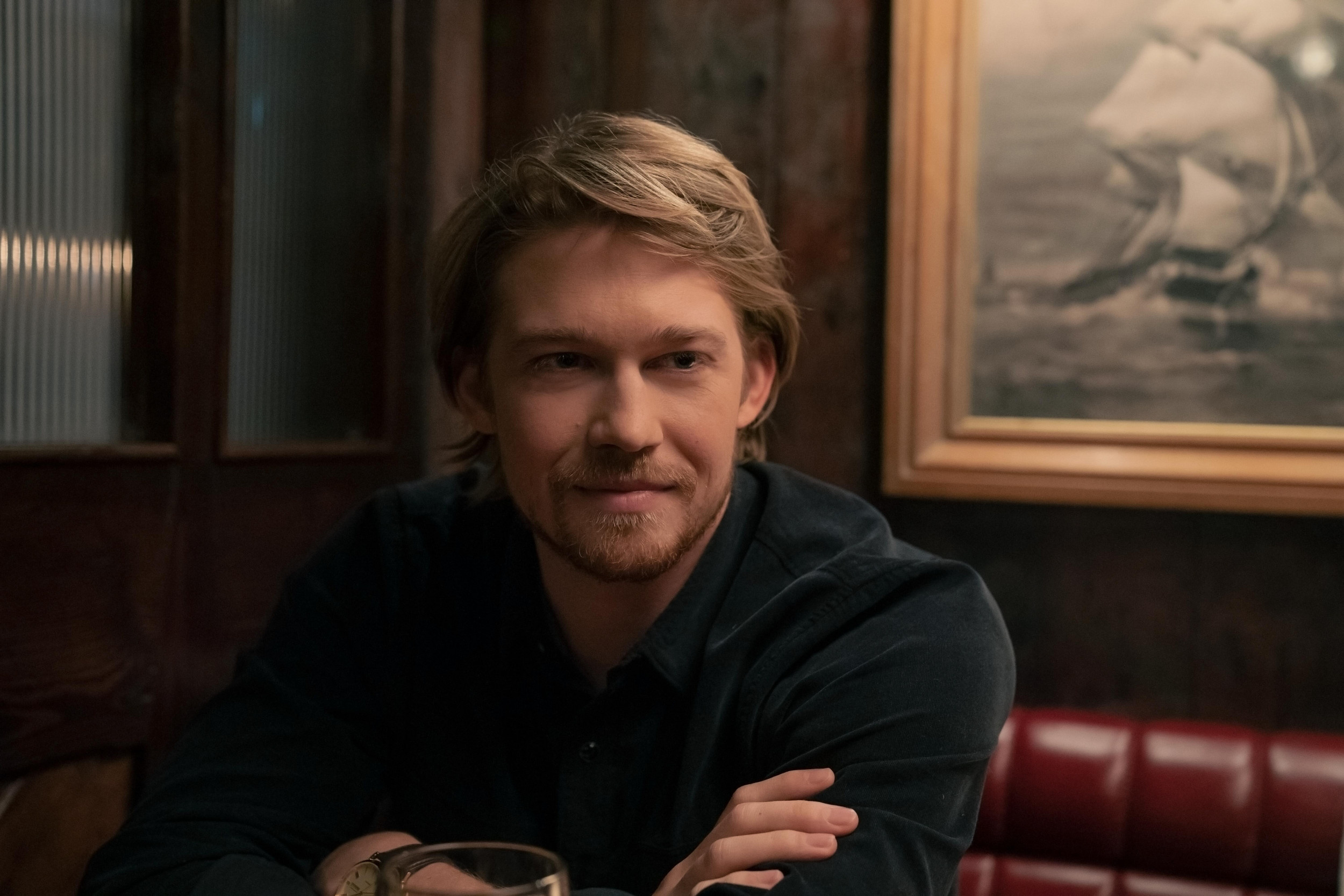 Joe Alwyn, Conversations with Friends, Actor, Rising star, 2500x1670 HD Desktop