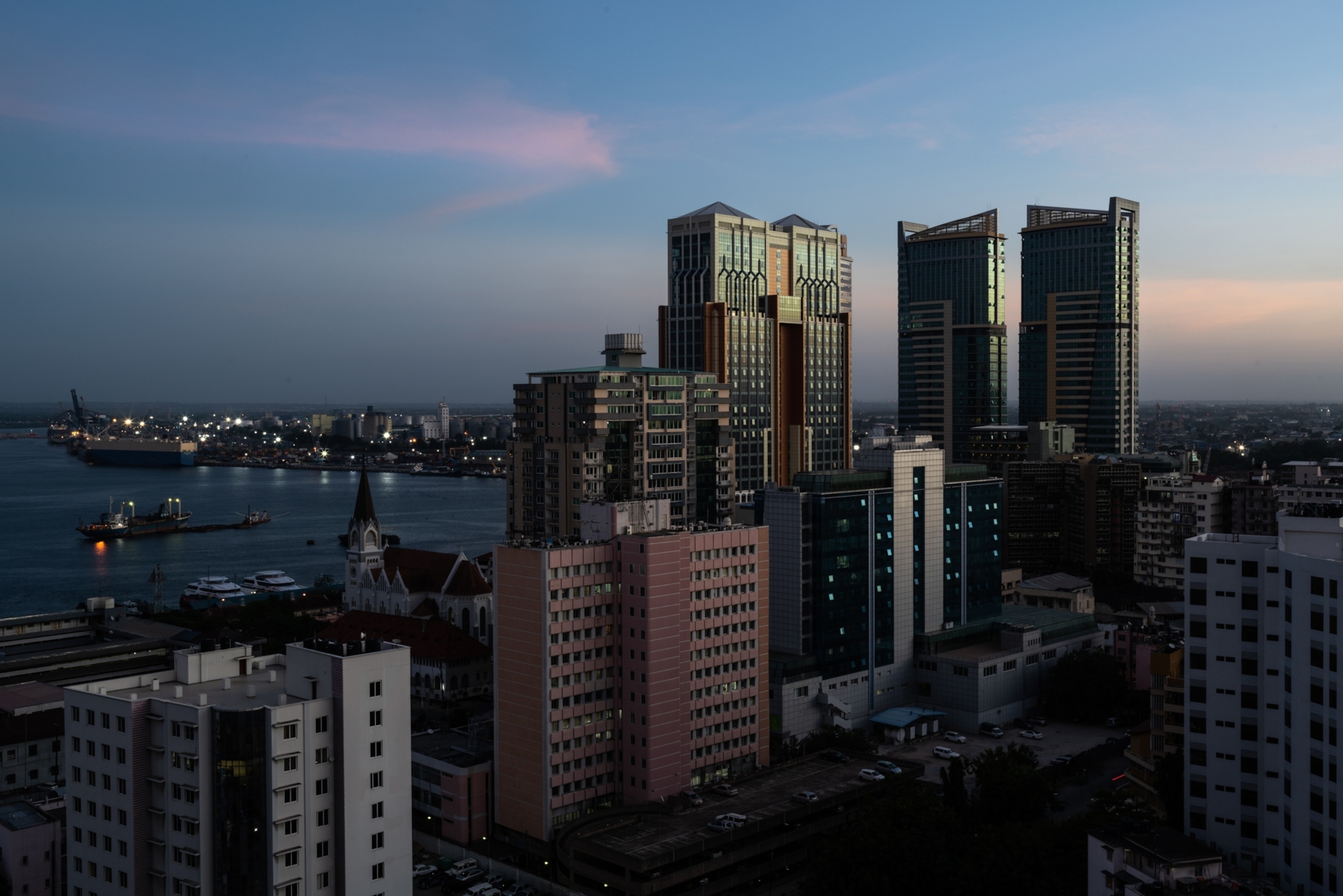 Rapidly growing Dar es Salaam, Urban development, Planning challenges, Tanzania, 3080x2050 HD Desktop