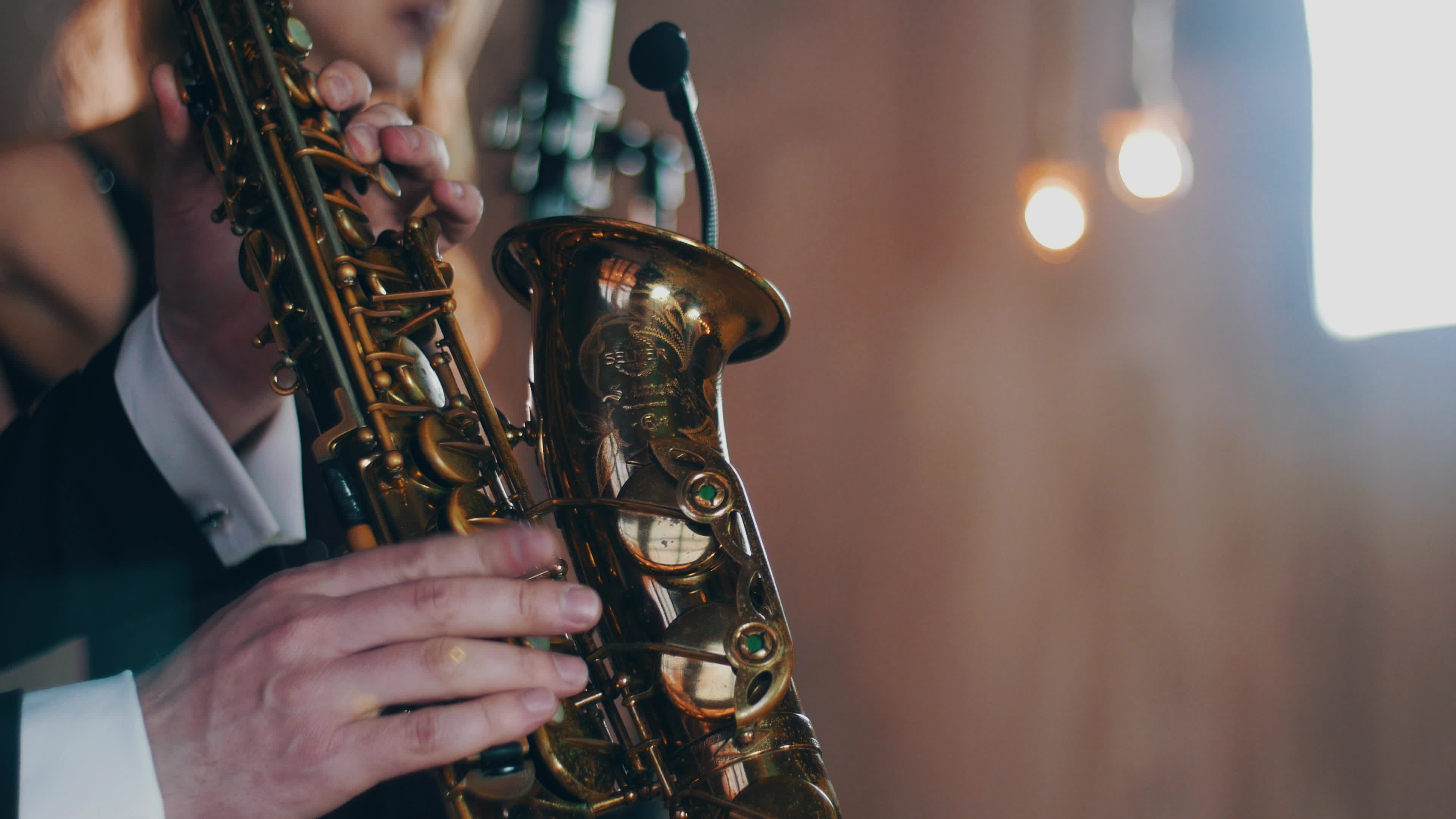 Saxophone, Jazz artist, Professional musician, Golden saxophone, 3840x2160 4K Desktop