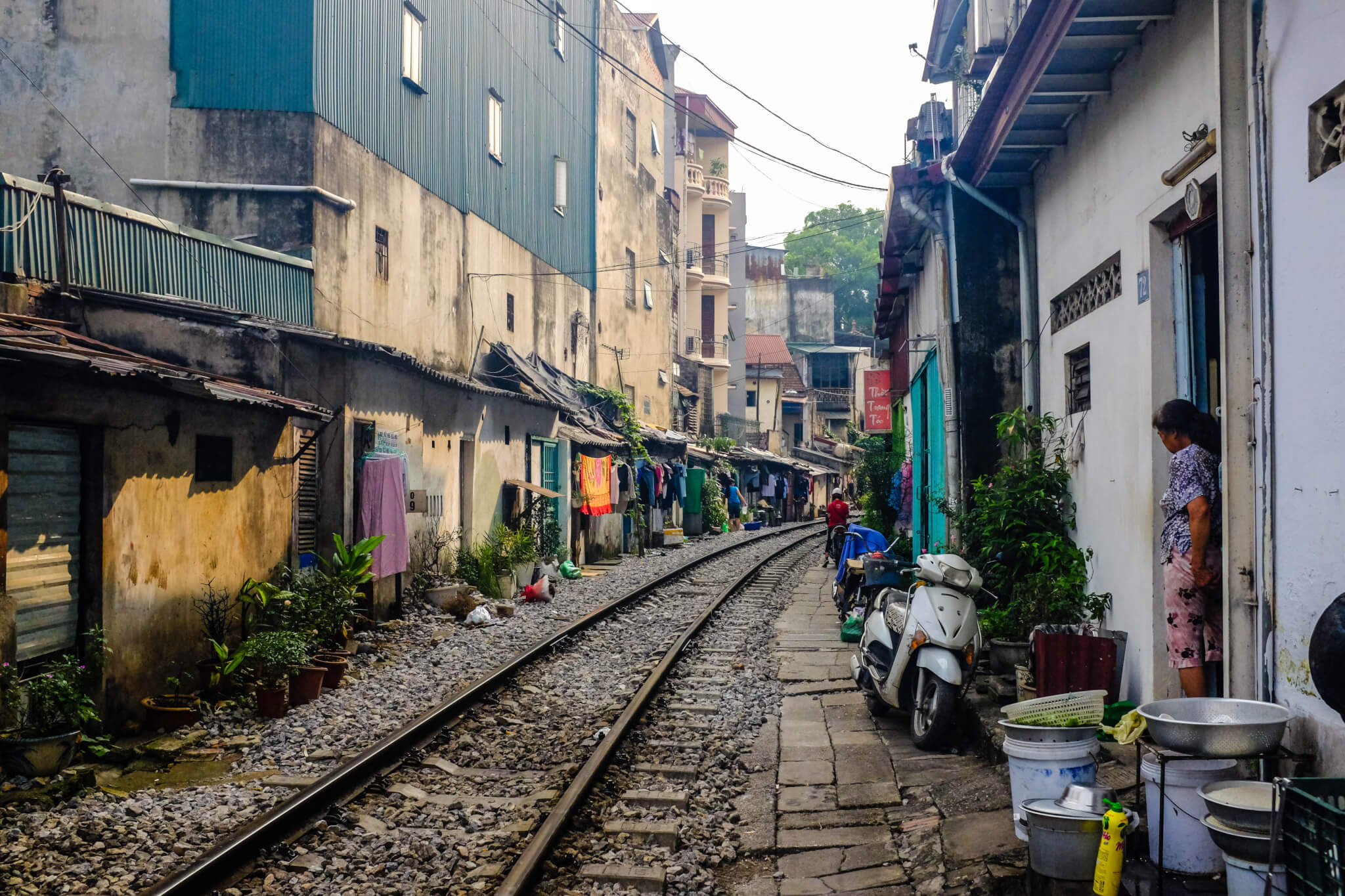 Hanoi, Train street, Map included, Local experience, 2050x1370 HD Desktop
