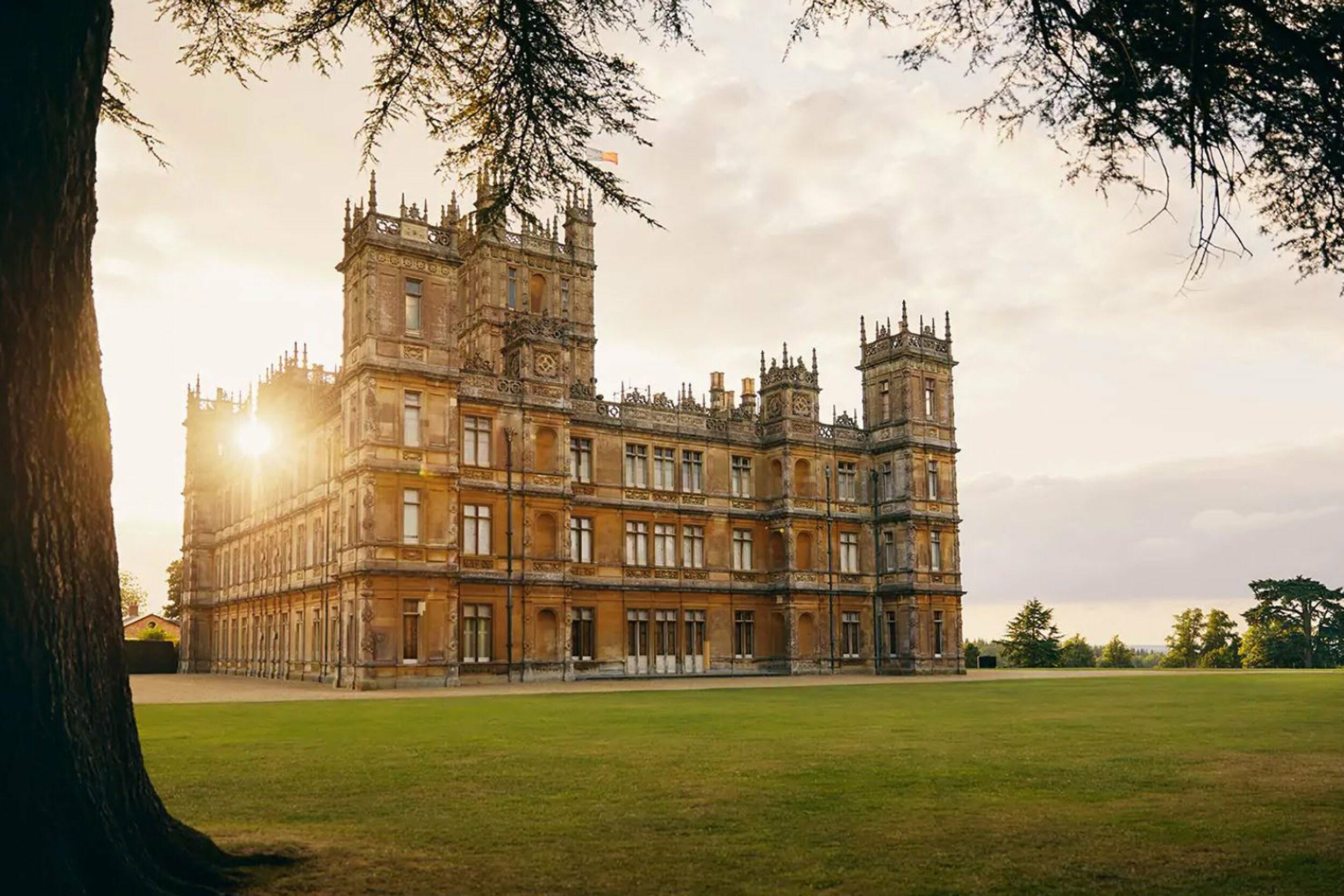 Abbey castle, Downton Abbey Wallpaper, 2500x1670 HD Desktop