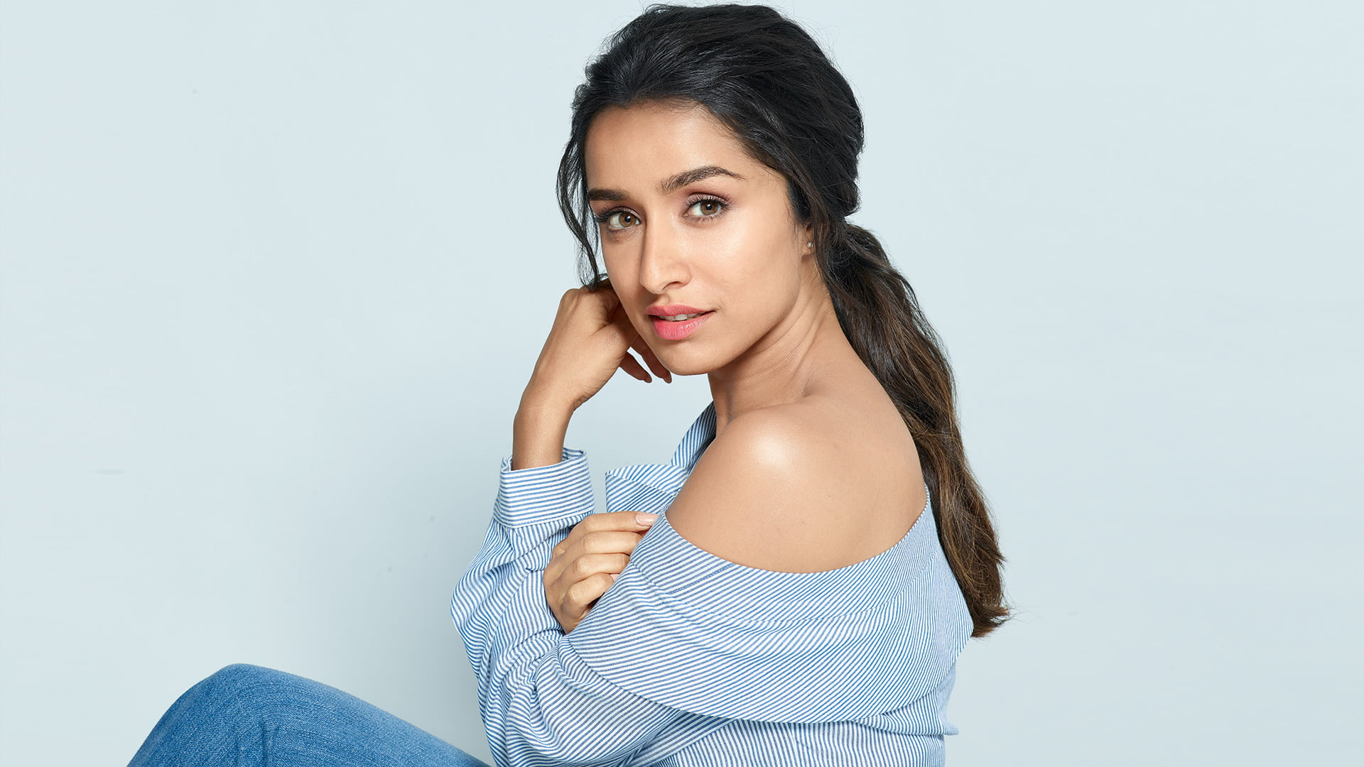 Shraddha Kapoor, striped off-shoulder shirt, blue denim jeans, Full HD Desktop wallpaper