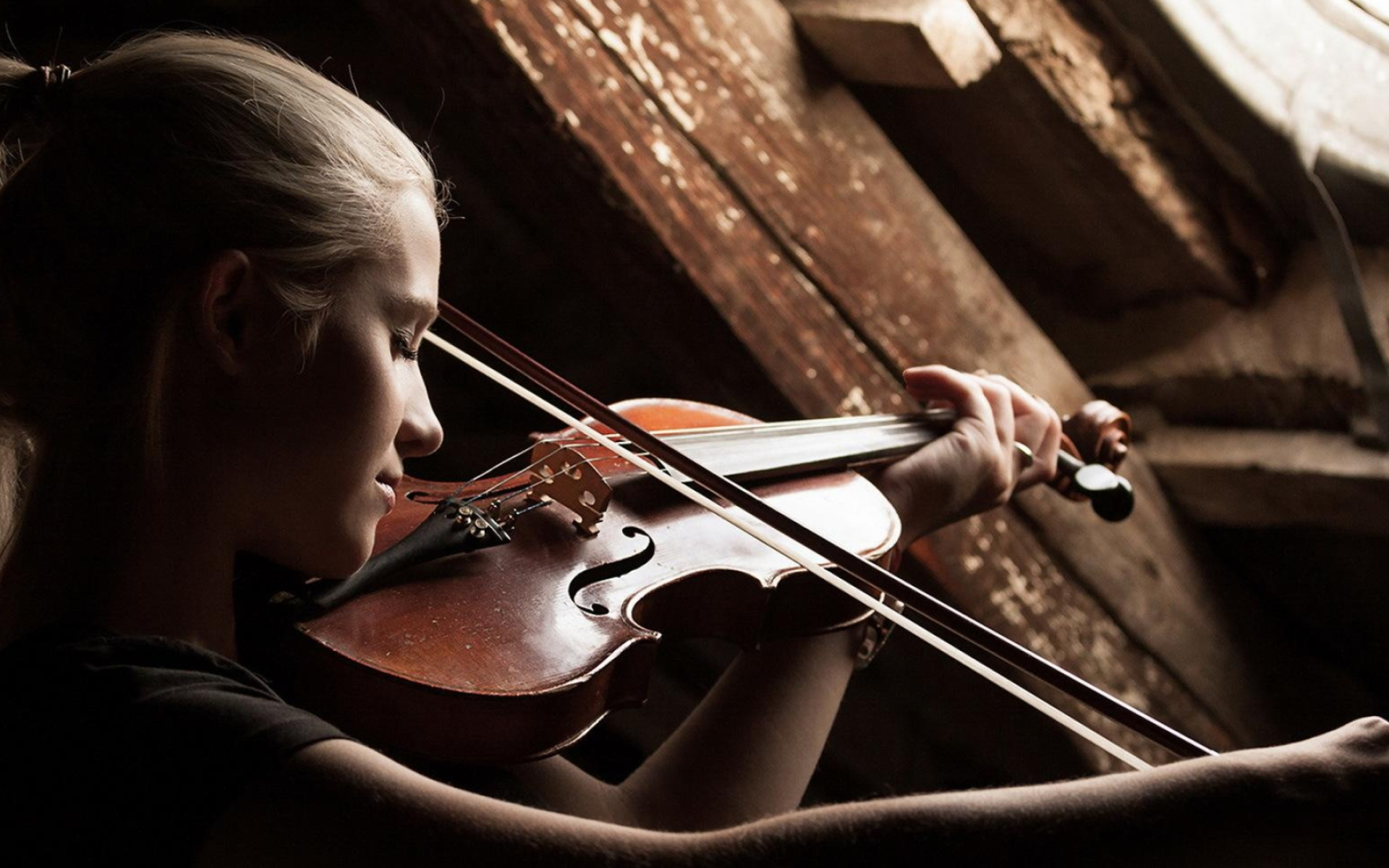 Girl playing violin, Musical elegance, Soulful melodies, Aesthetic wallpaper, 1920x1200 HD Desktop