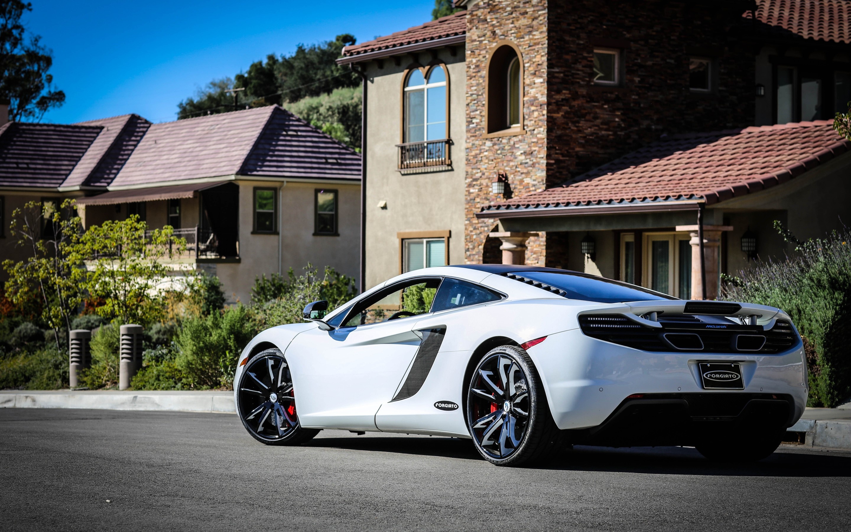 McLaren 12C, Striking wallpaper, Better Cars showcase, Automotive style, 2880x1800 HD Desktop