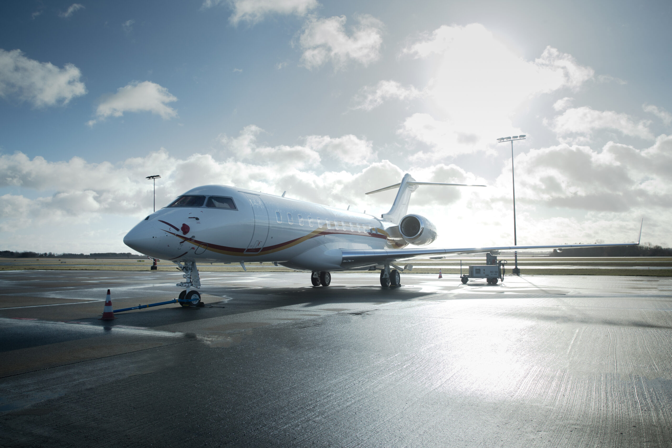 Bombardier Global Express, Wet airport apron, Sunlit airport tarmac, HD Desktop wallpaper