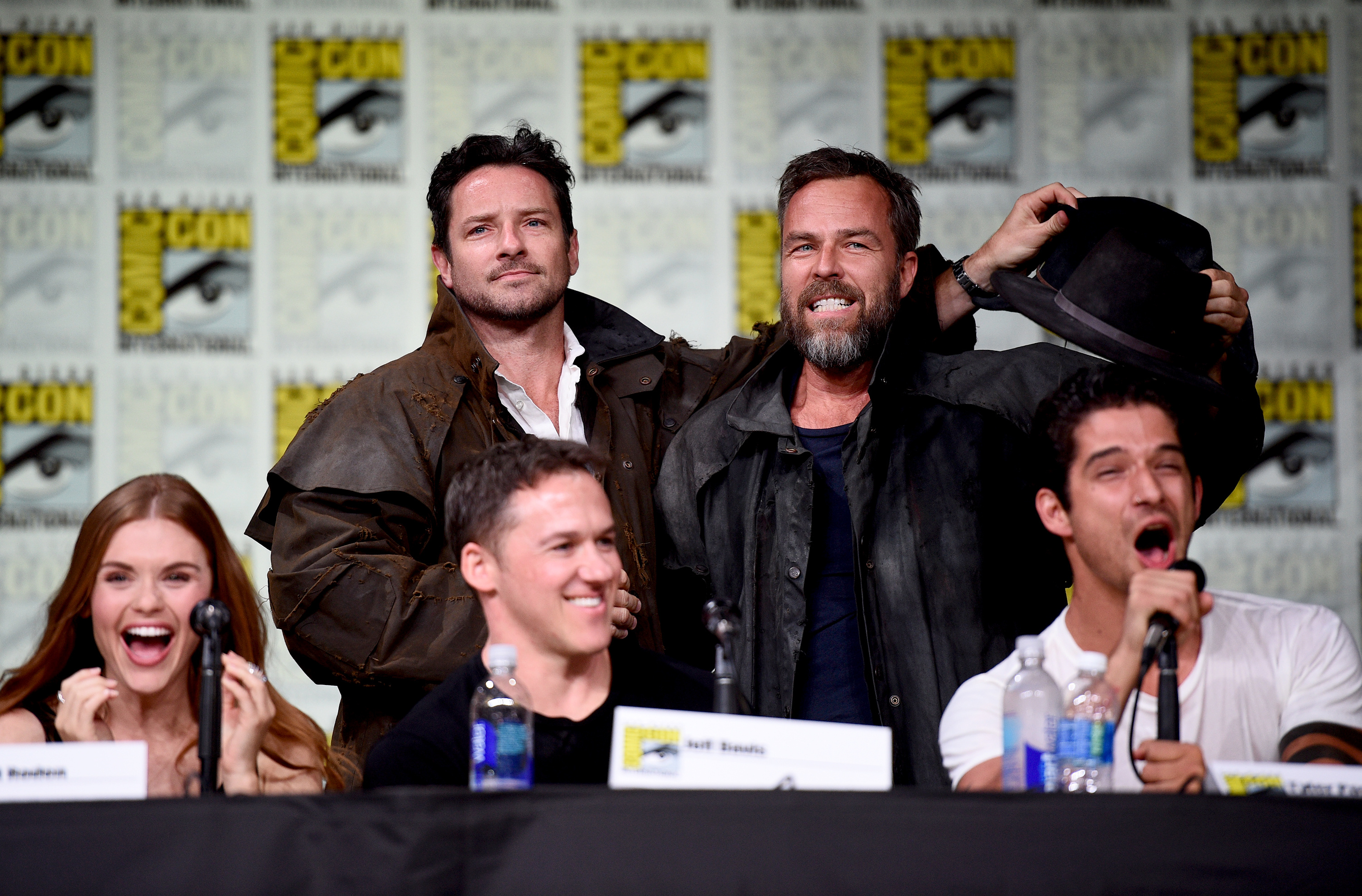 Holland Roden, Jeff Davis, Tyler Posey, Ian Bohen, J. R. Bourne, 3000x1980 HD Desktop