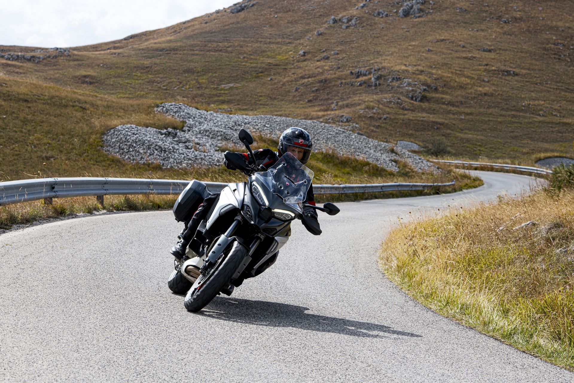 Ducati Multistrada V4, Pirelli tires, Reliable performance, Motorcycle reporter, 1920x1280 HD Desktop