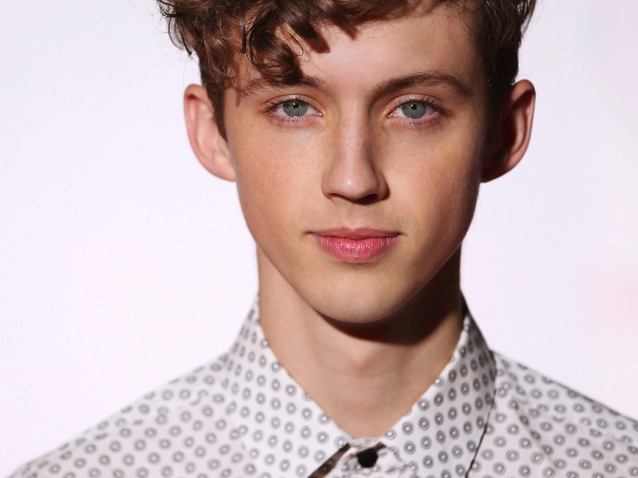 Troye Sivan music, Music career, Fashion sense, Friendship with Tyler Oakley, 2050x1540 HD Desktop