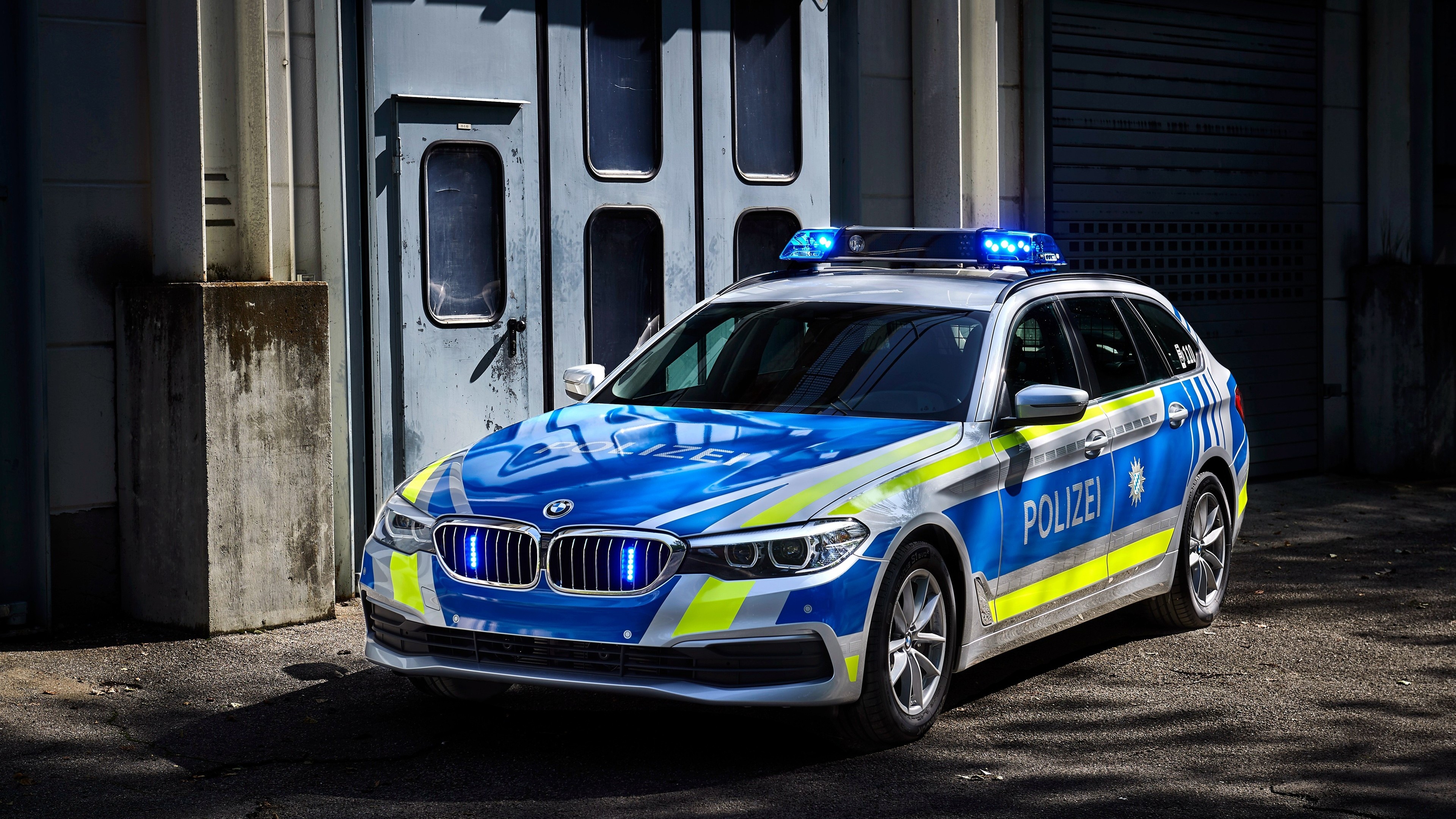BMW 5 Series Touring Polizei, Blue emergency lightbar, German police livery, 4K Desktop wallpaper