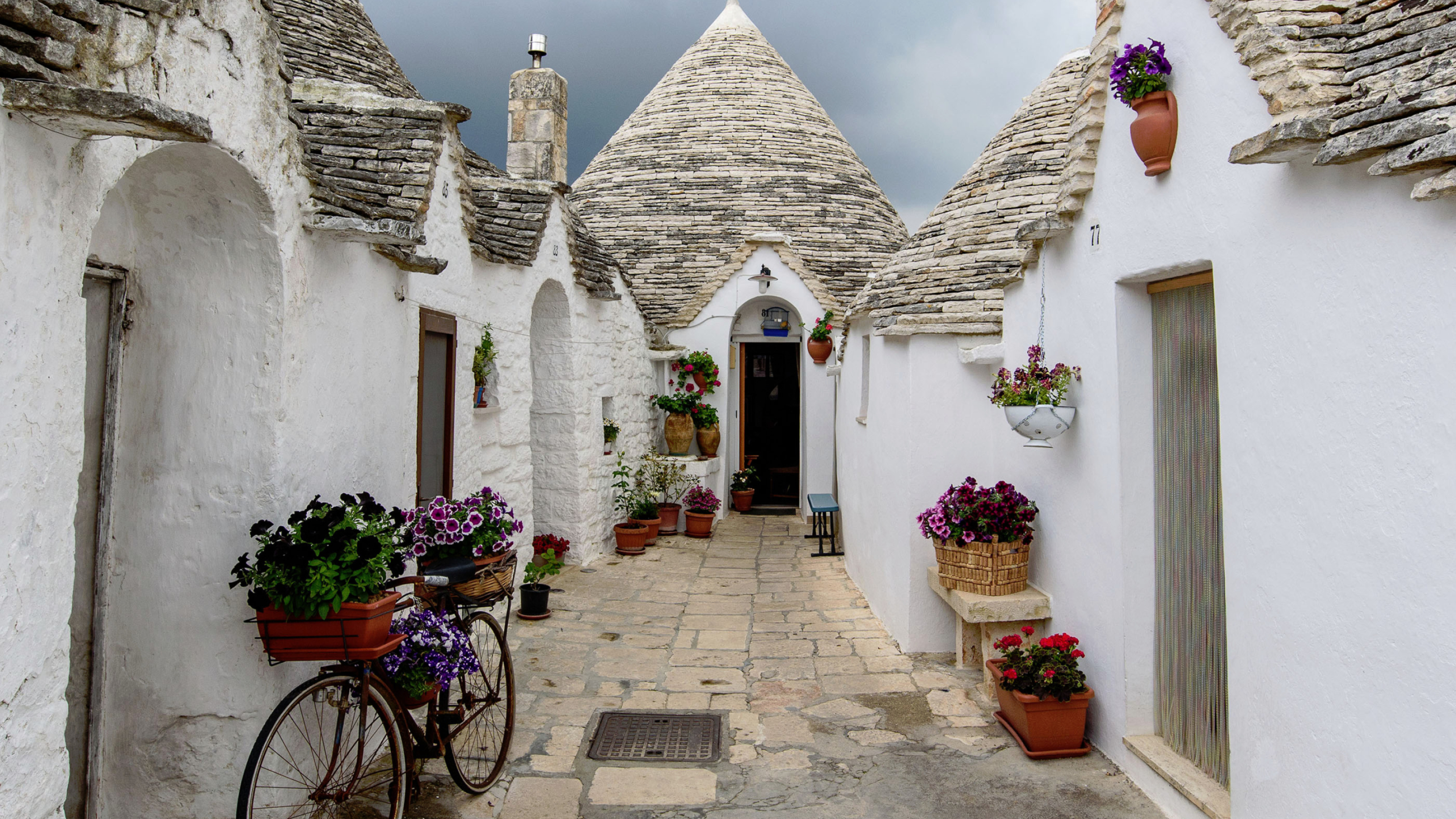 Trulli house, Alberobello, Iconic architecture, Italy, 3840x2160 4K Desktop