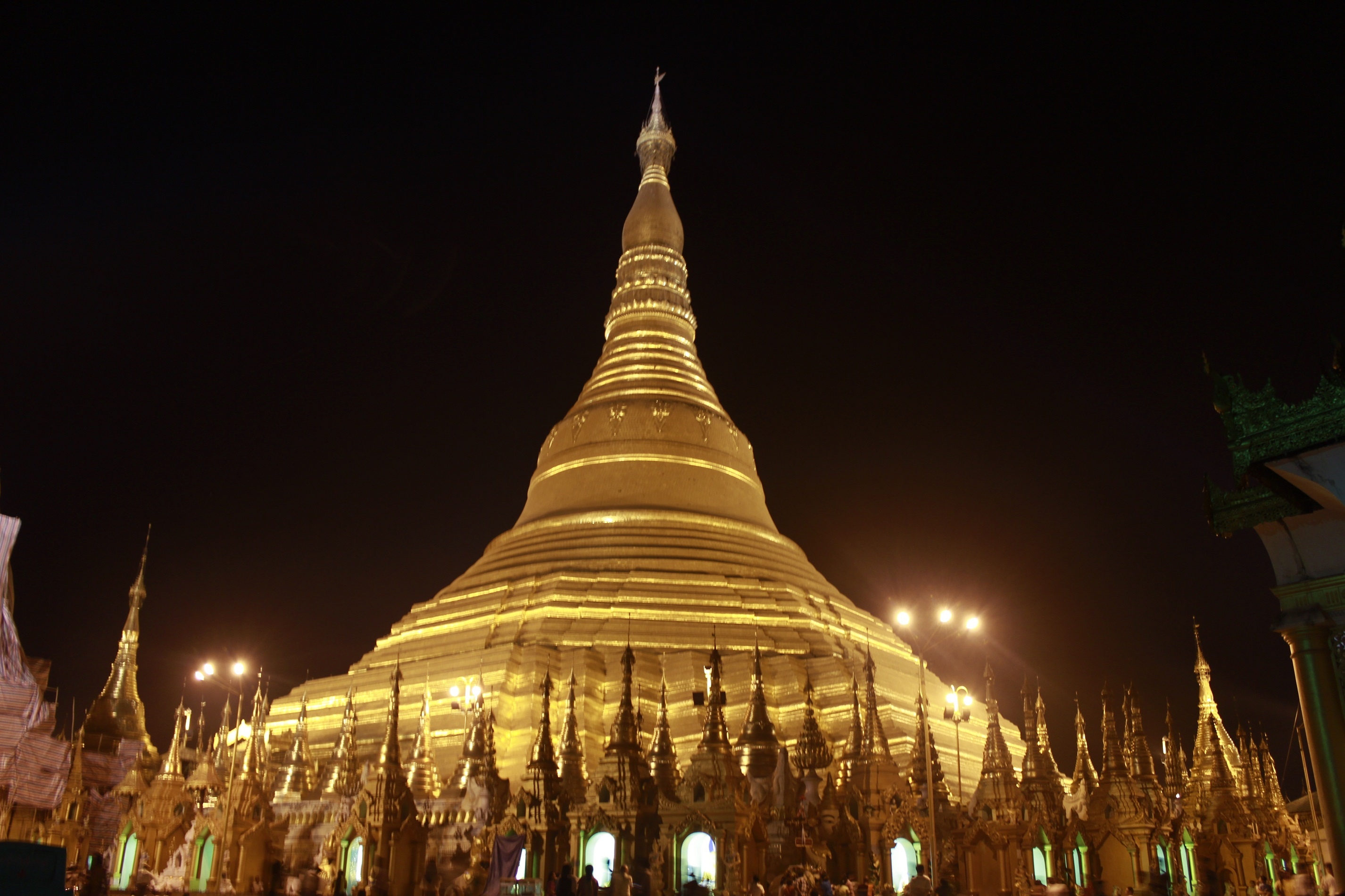 Shwedagon Pagoda, Buddhist architecture, Myanmar, Landmark, 2860x1910 HD Desktop