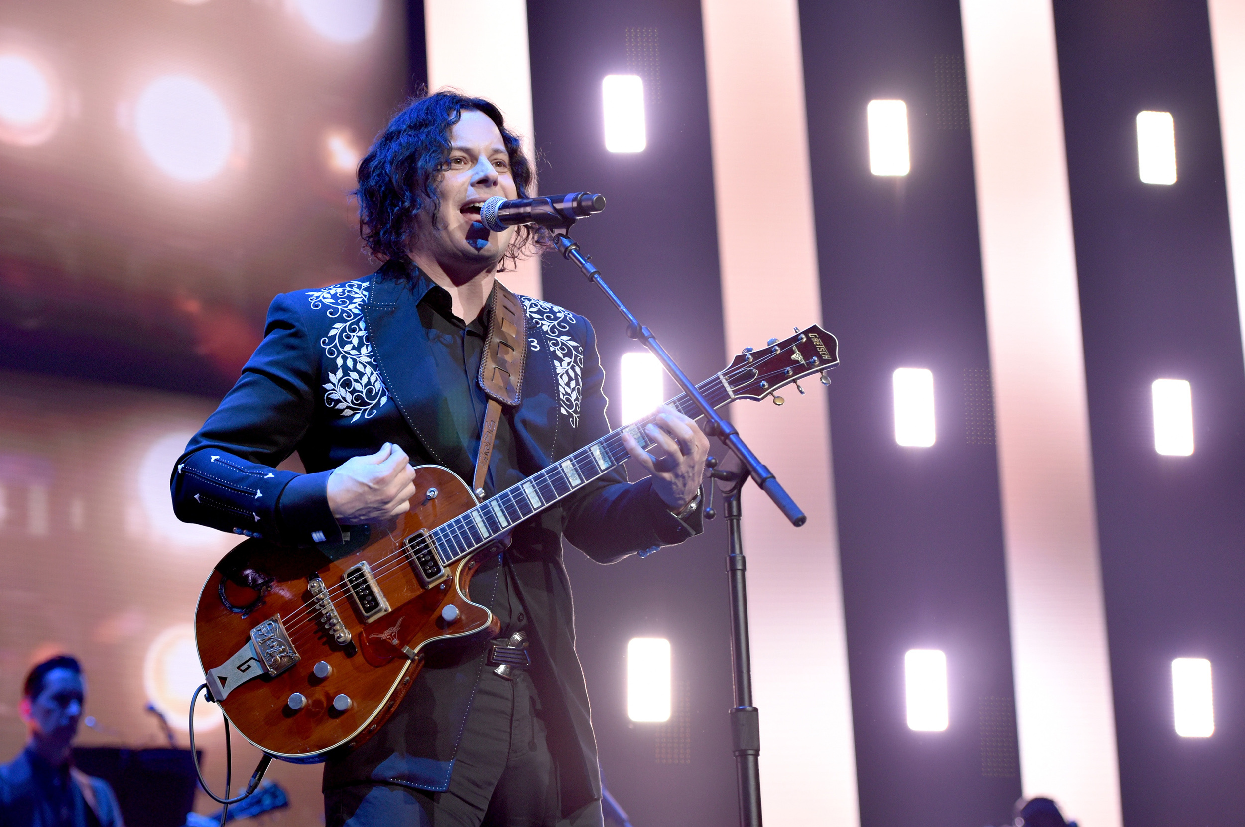 Jack White, Marries Olivia Jean, At Detroit show, 2500x1670 HD Desktop