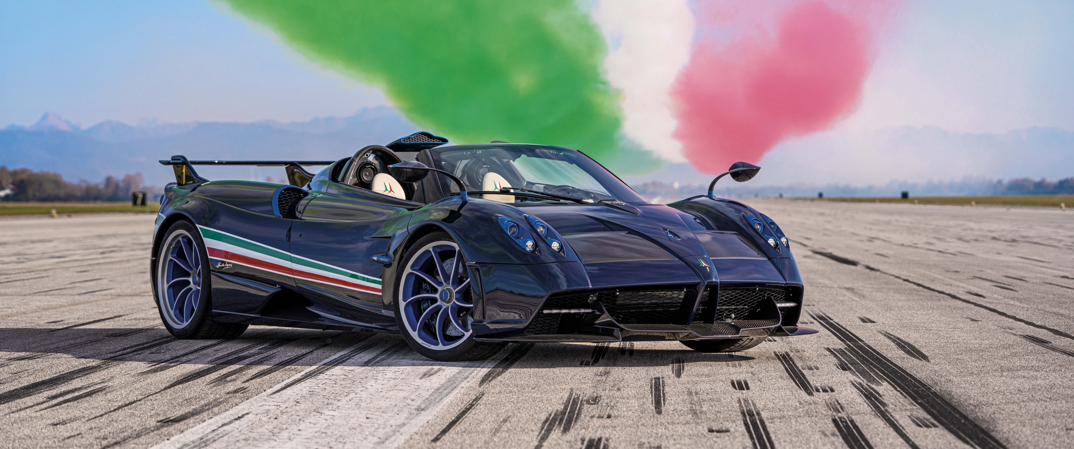 Pagani Huayra Tricolore, Italian flag smoke plume, Airport runway skid marks, Dual Screen Desktop wallpaper