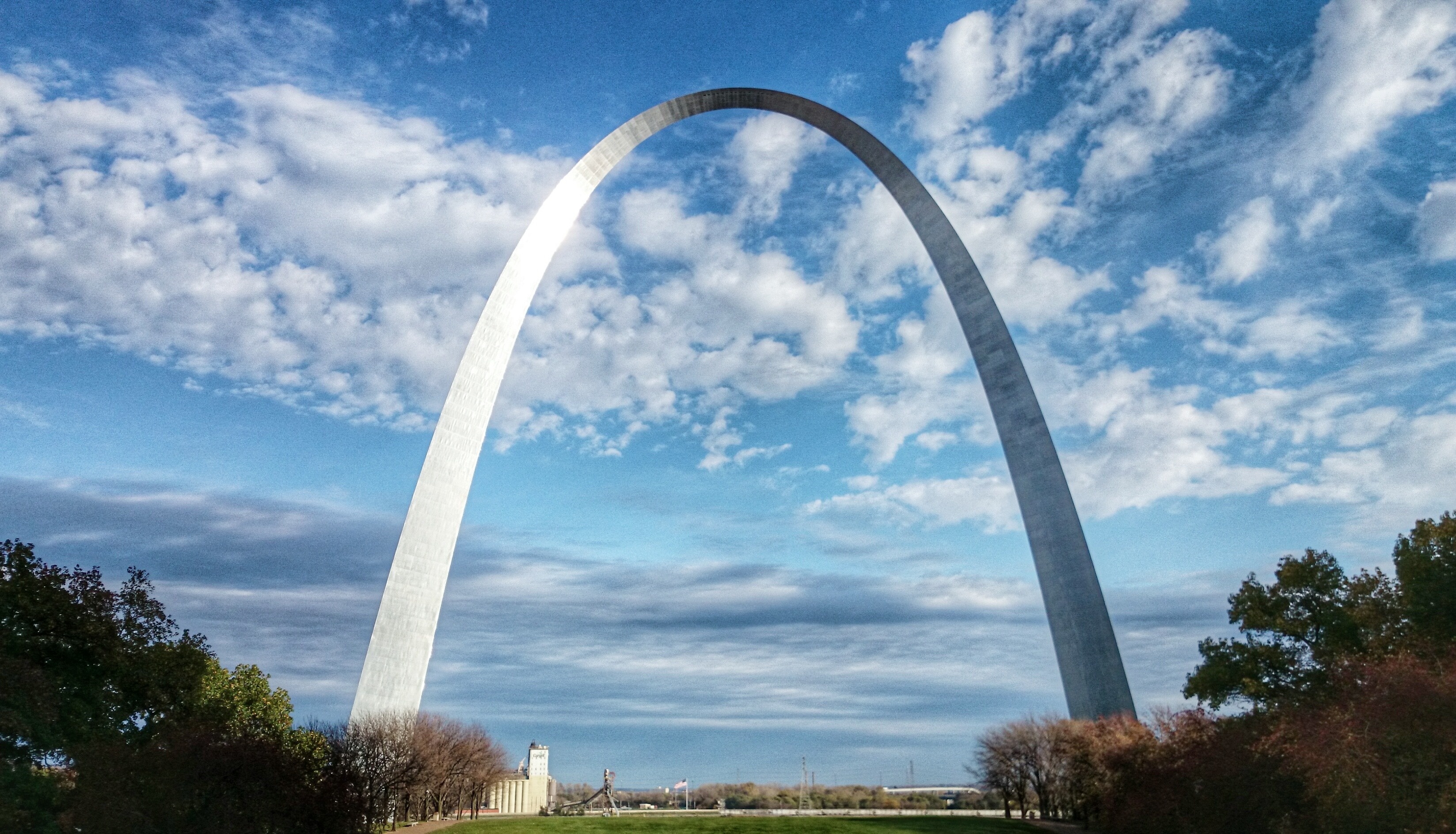 Gateway Arch, Construction site, Gate entrance, Structural marvel, 3300x1890 HD Desktop