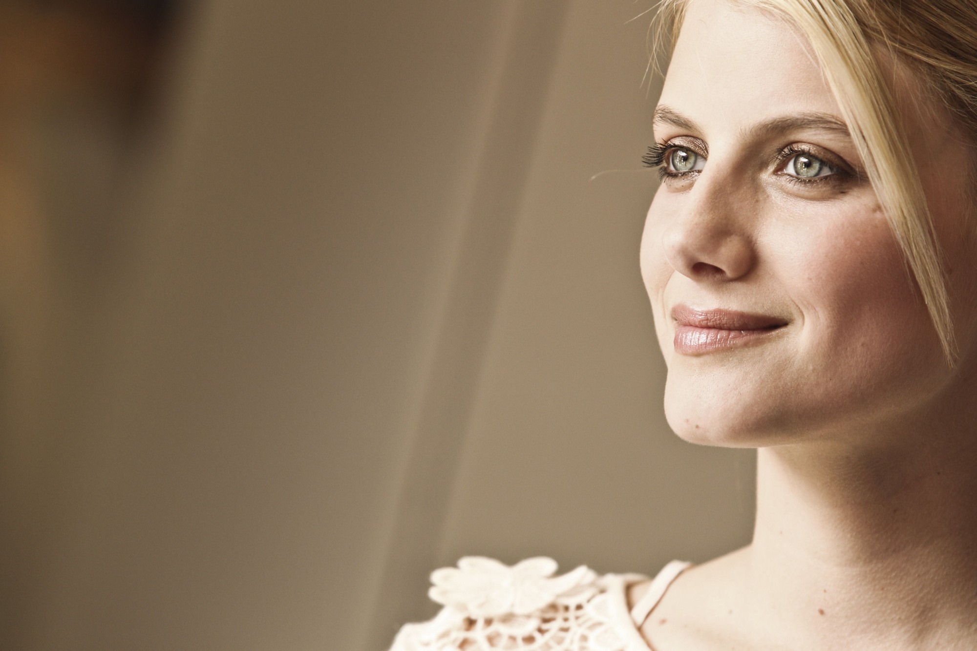 Melanie Laurent, Wallpaper, 2000x1340 HD Desktop