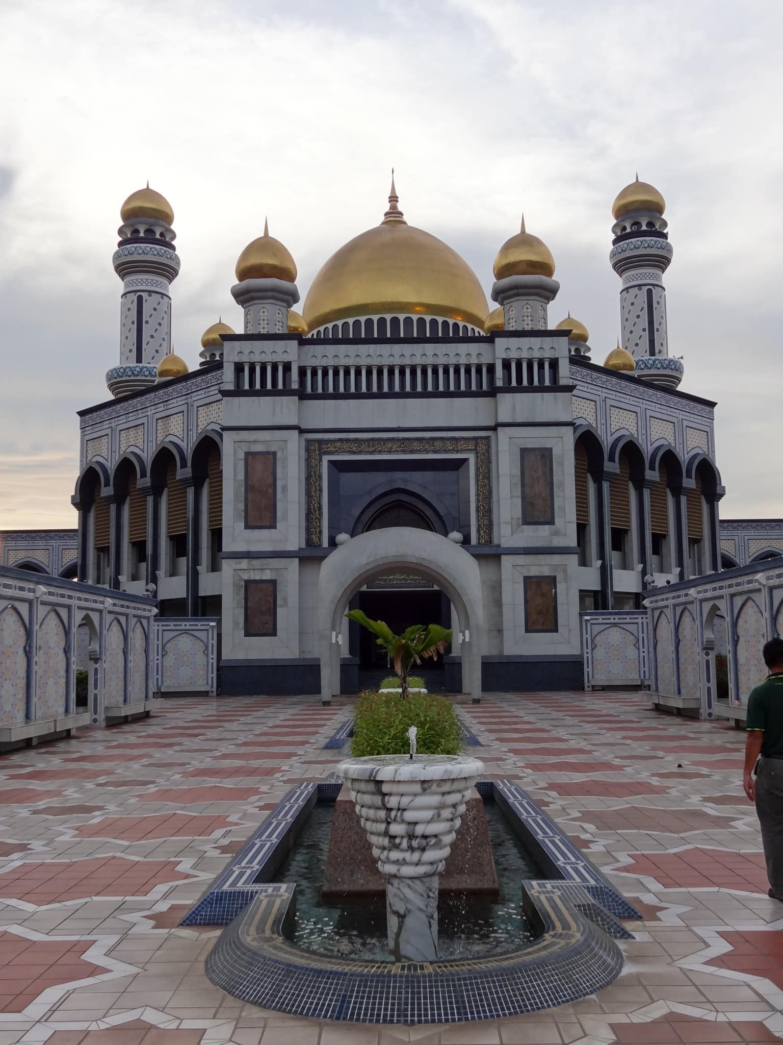 Tiny wealthy country, Oil & rainforest, Bandar Seri Begawan, Travel, 1540x2050 HD Phone