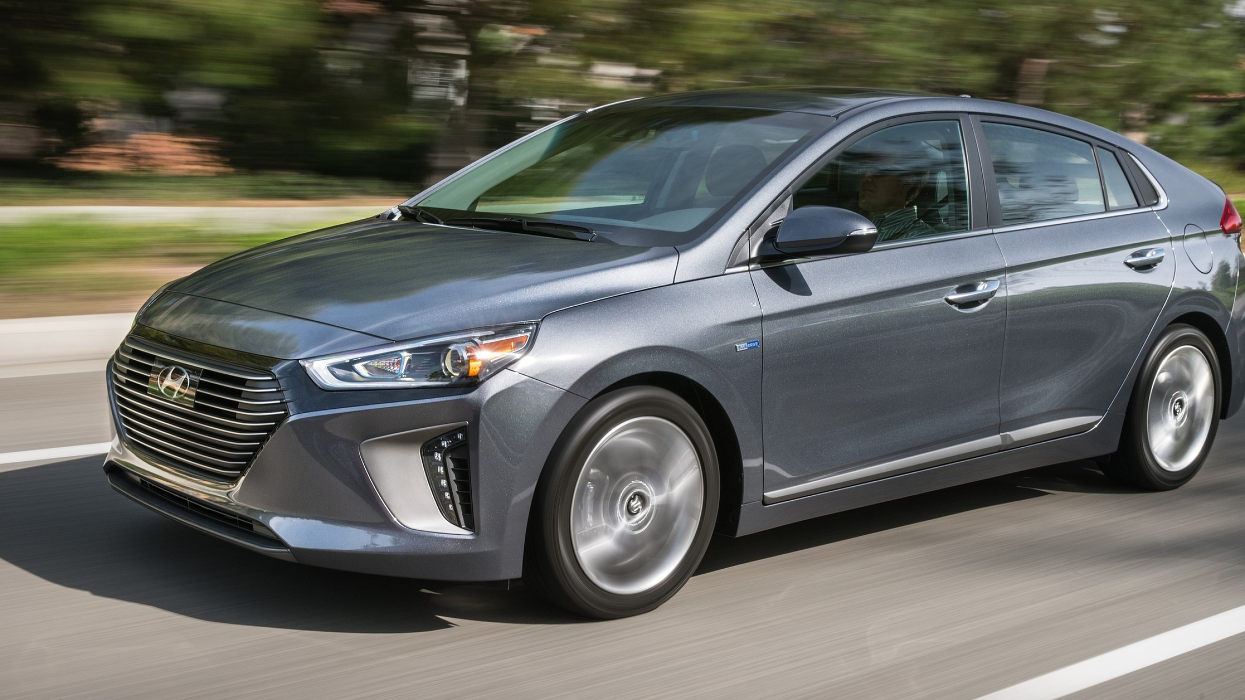 Hyundai Ioniq, Hybrid vehicle, Eco-friendly driving, Fuel efficiency, 2560x1440 HD Desktop