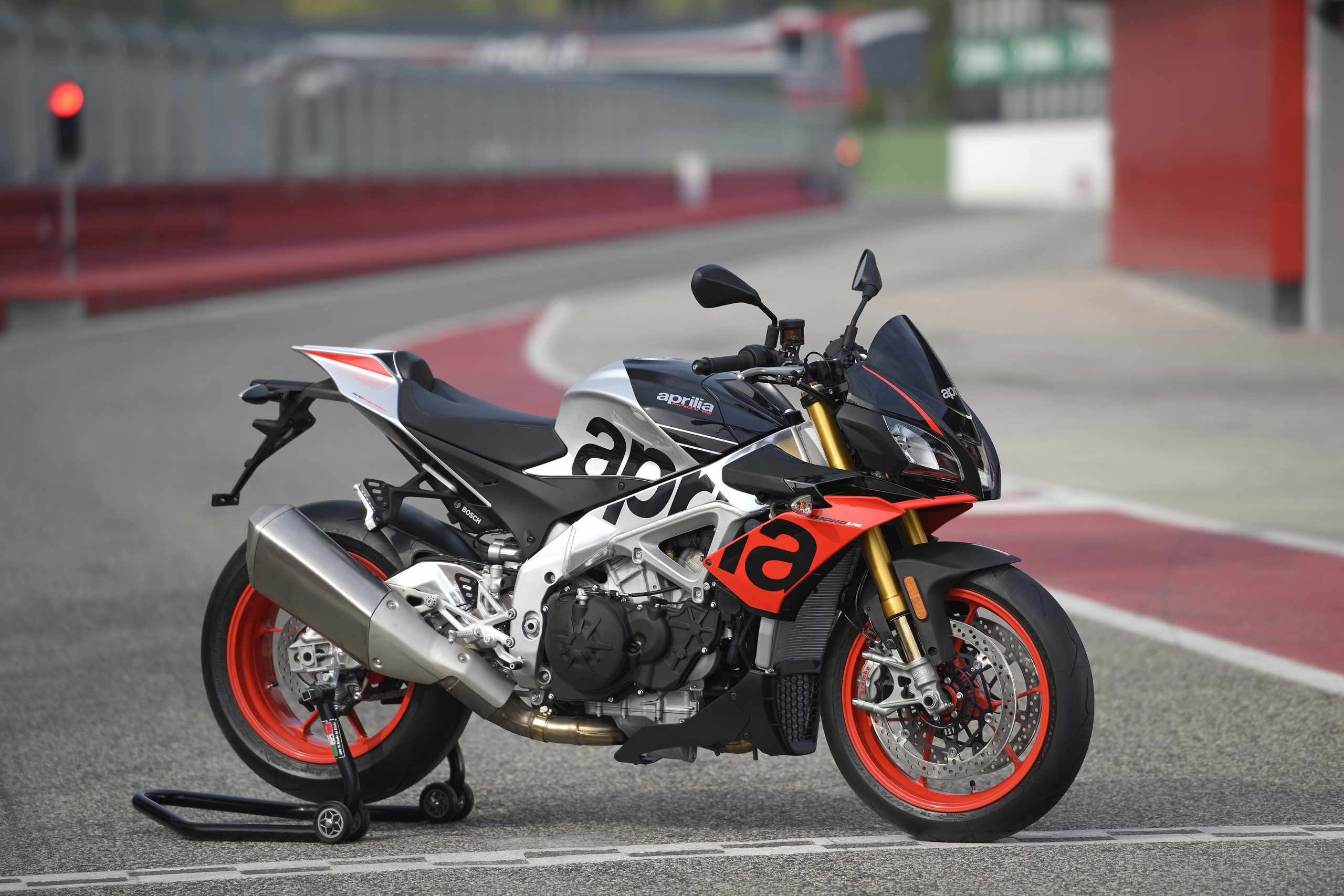 Aprilia Tuono V4, Bike price in Pakistan, High-performance machine, 2022 model, 2560x1710 HD Desktop