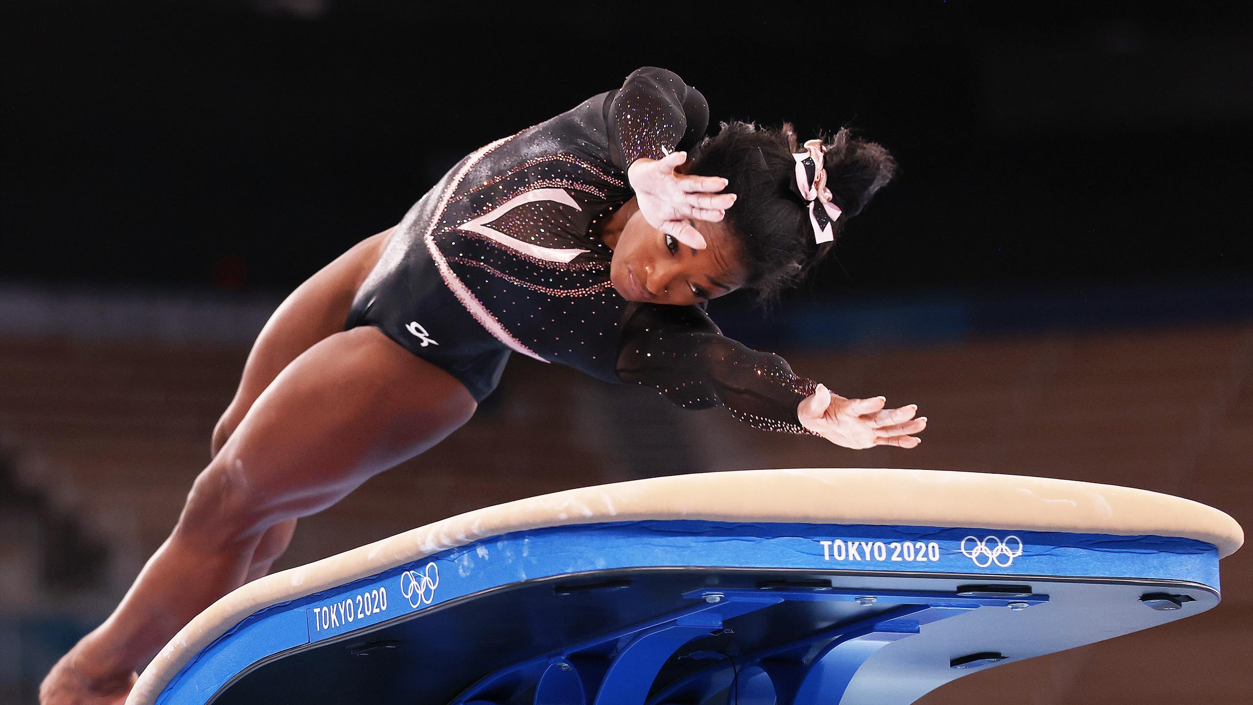 Vault gymnastics, Tokyo 2020, Simone Biles, Artistic gymnastics, 2560x1440 HD Desktop