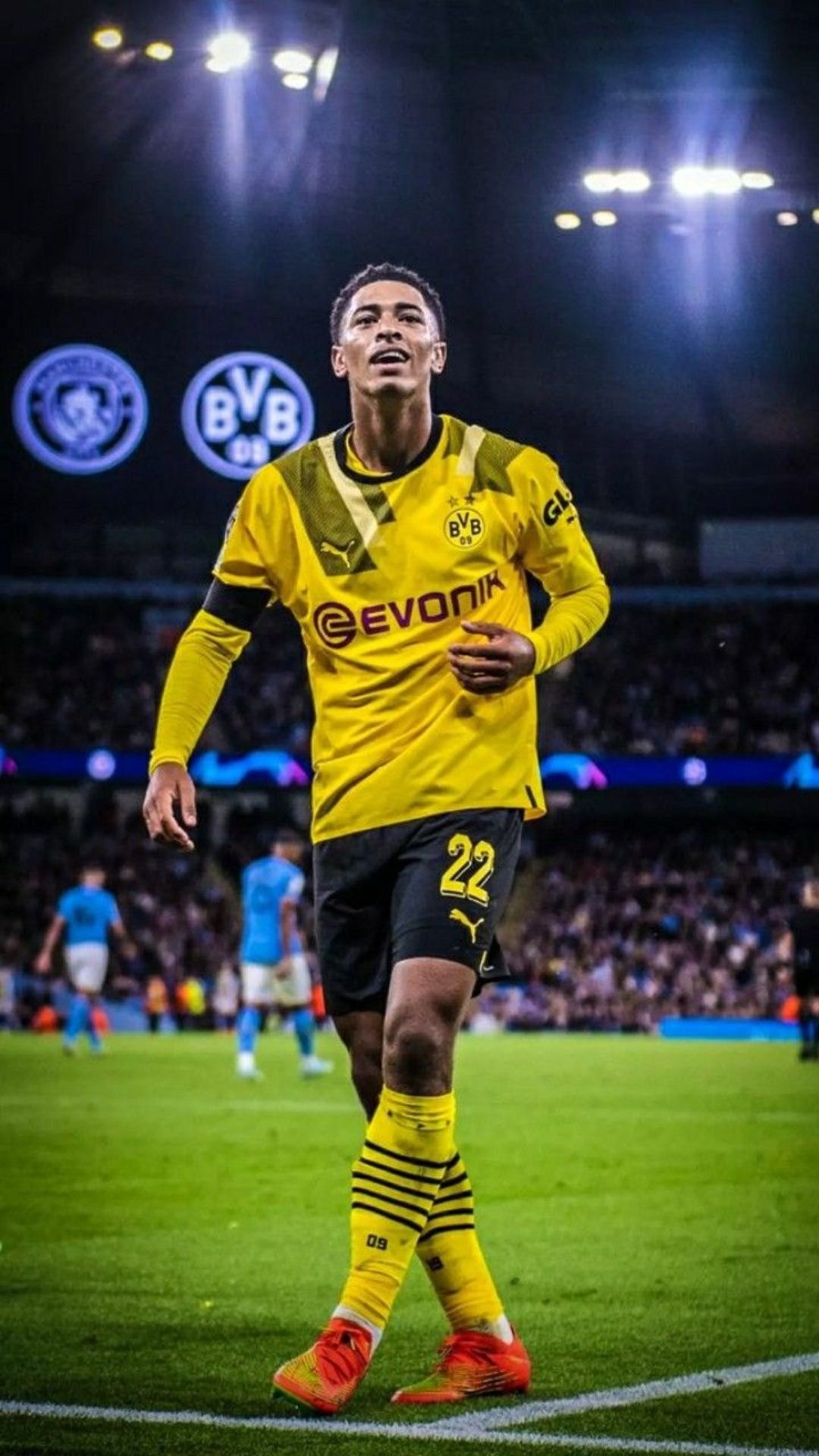 Jude Bellingham, Borussia Dortmund football kit, Football stadium pitch, Full HD Phone wallpaper
