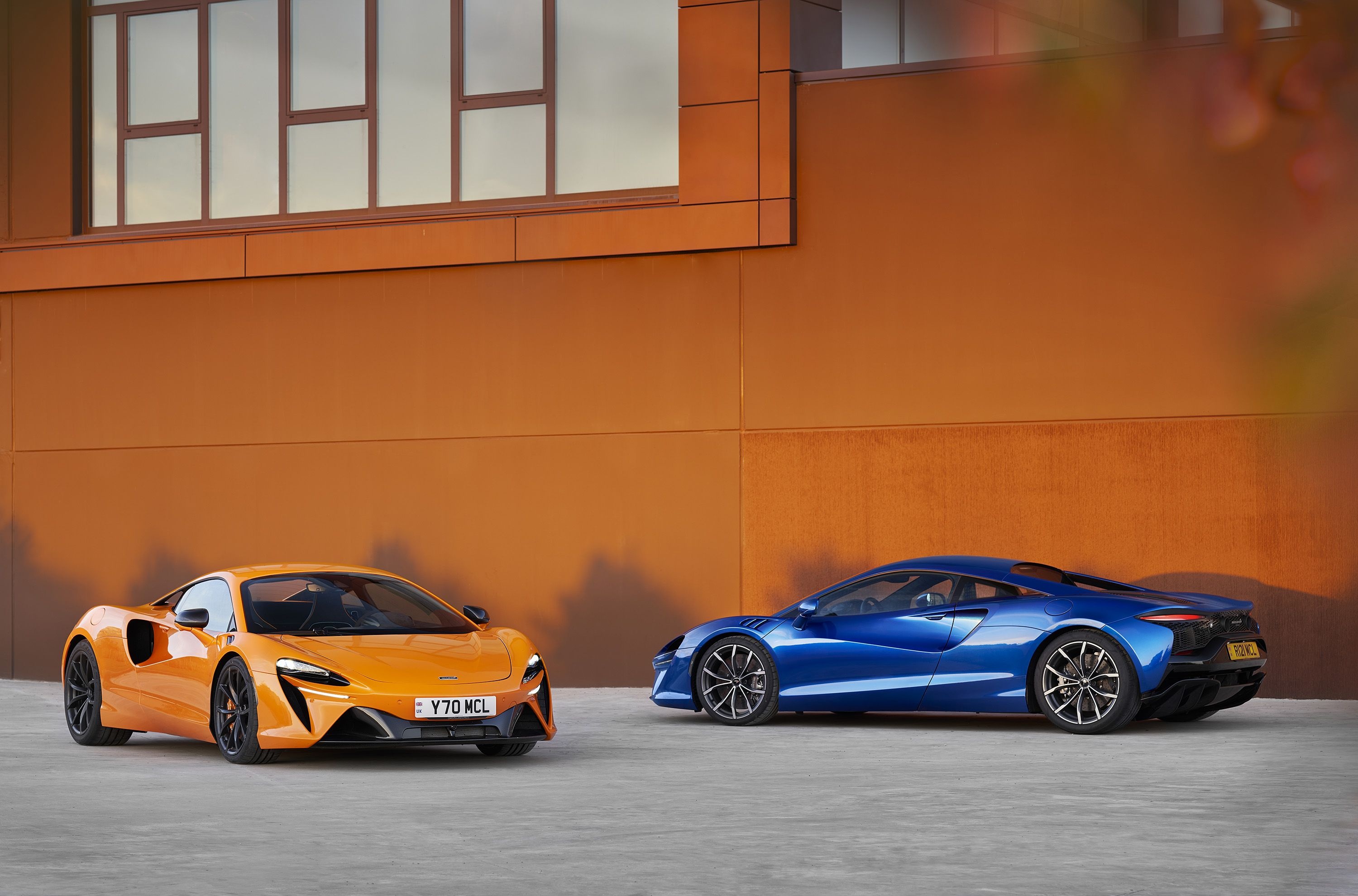 McLaren Artura, Post-pandemic rebirth, Rocky start, Automotive industry, 3000x1980 HD Desktop