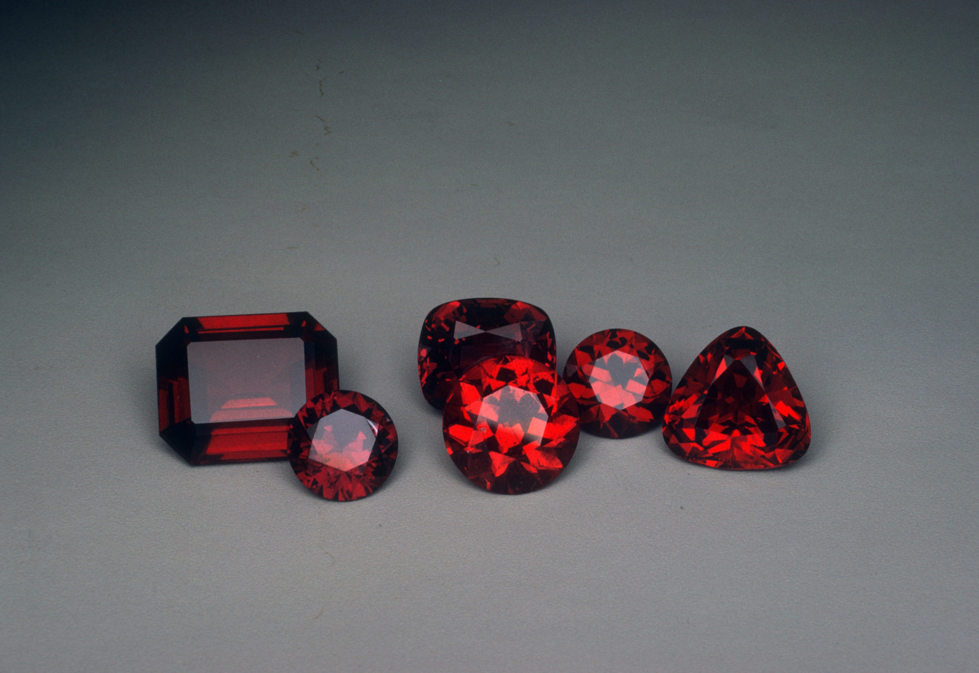 Garnet Value, Price, and Jewelry Information - International Gem Society 1980x1370