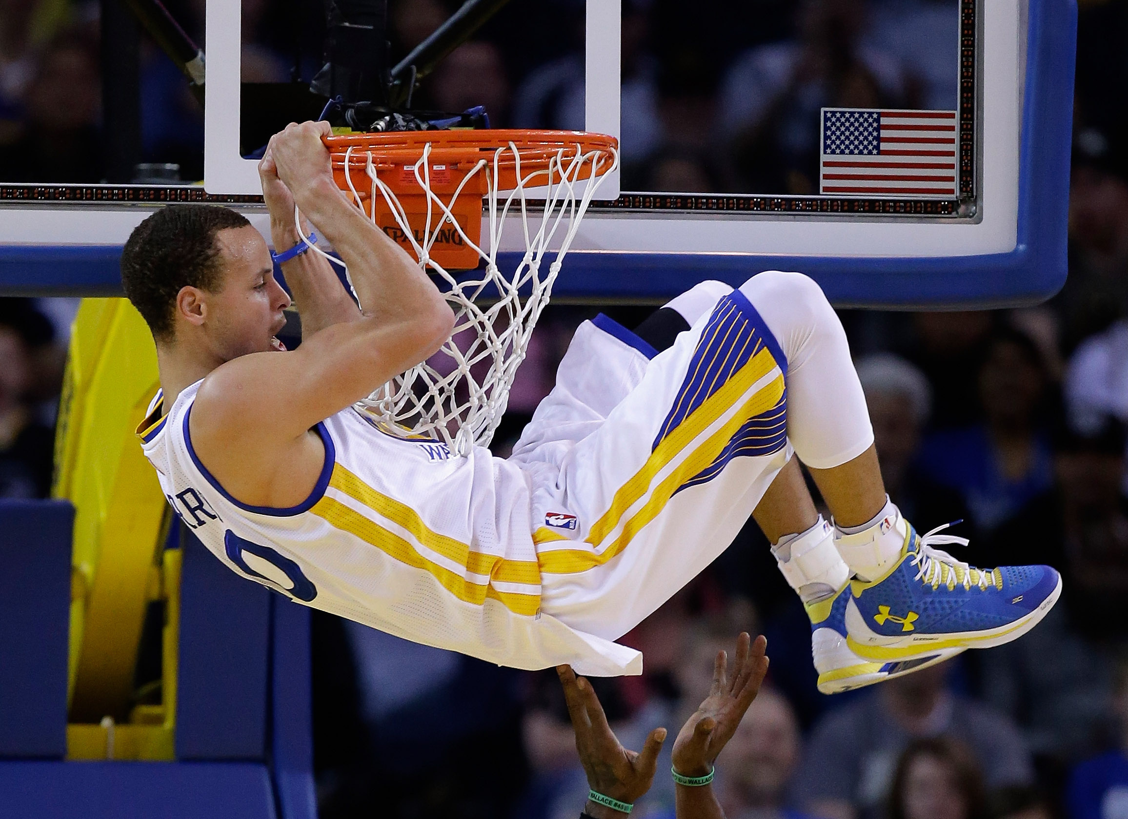 Stephen Curry dunks, Basketball wallpapers, NBA star, 2320x1680 HD Desktop