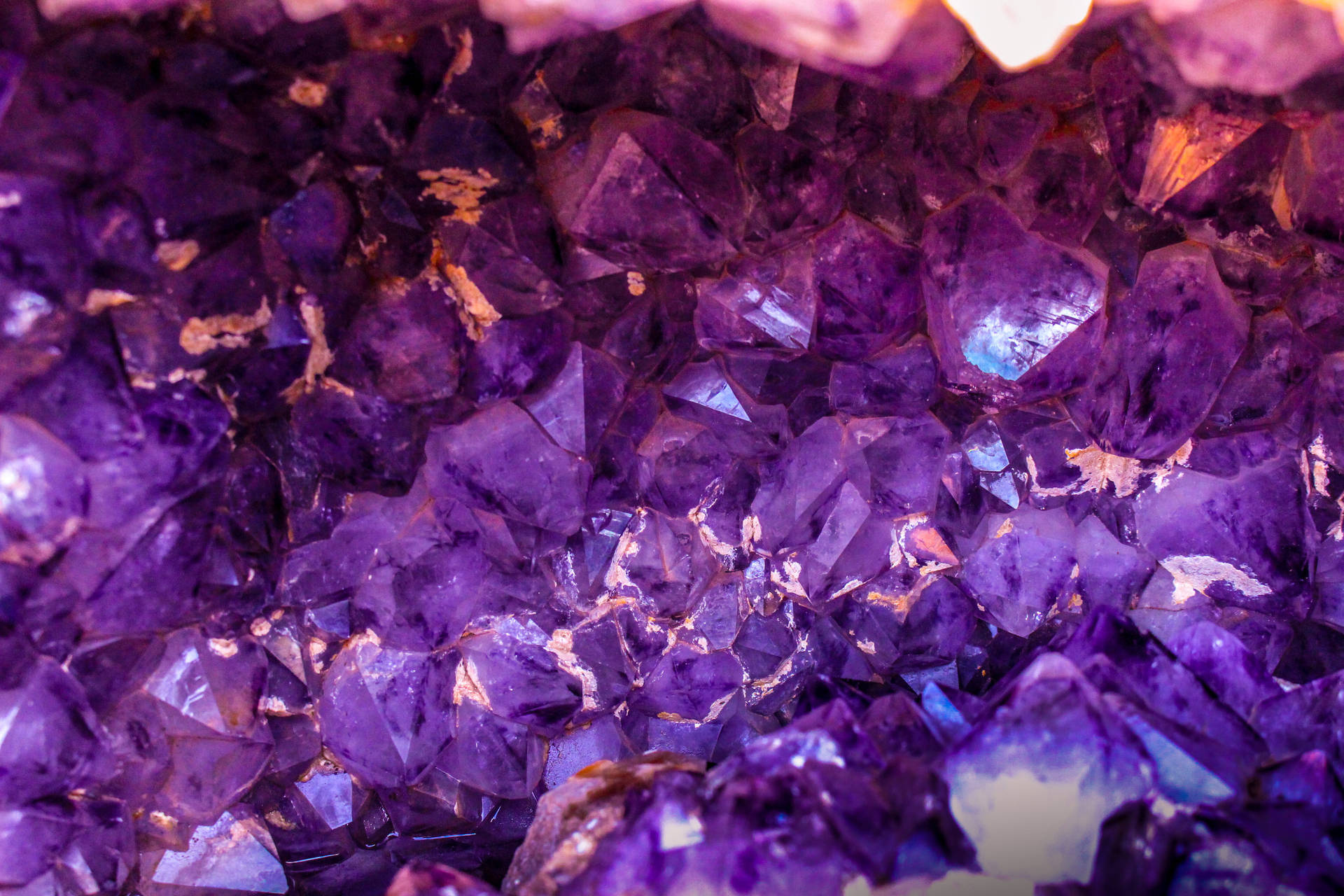 High contrast amethyst, Geode wallpaper, Mesmerizing beauty, Crystal enchantment, 1920x1280 HD Desktop